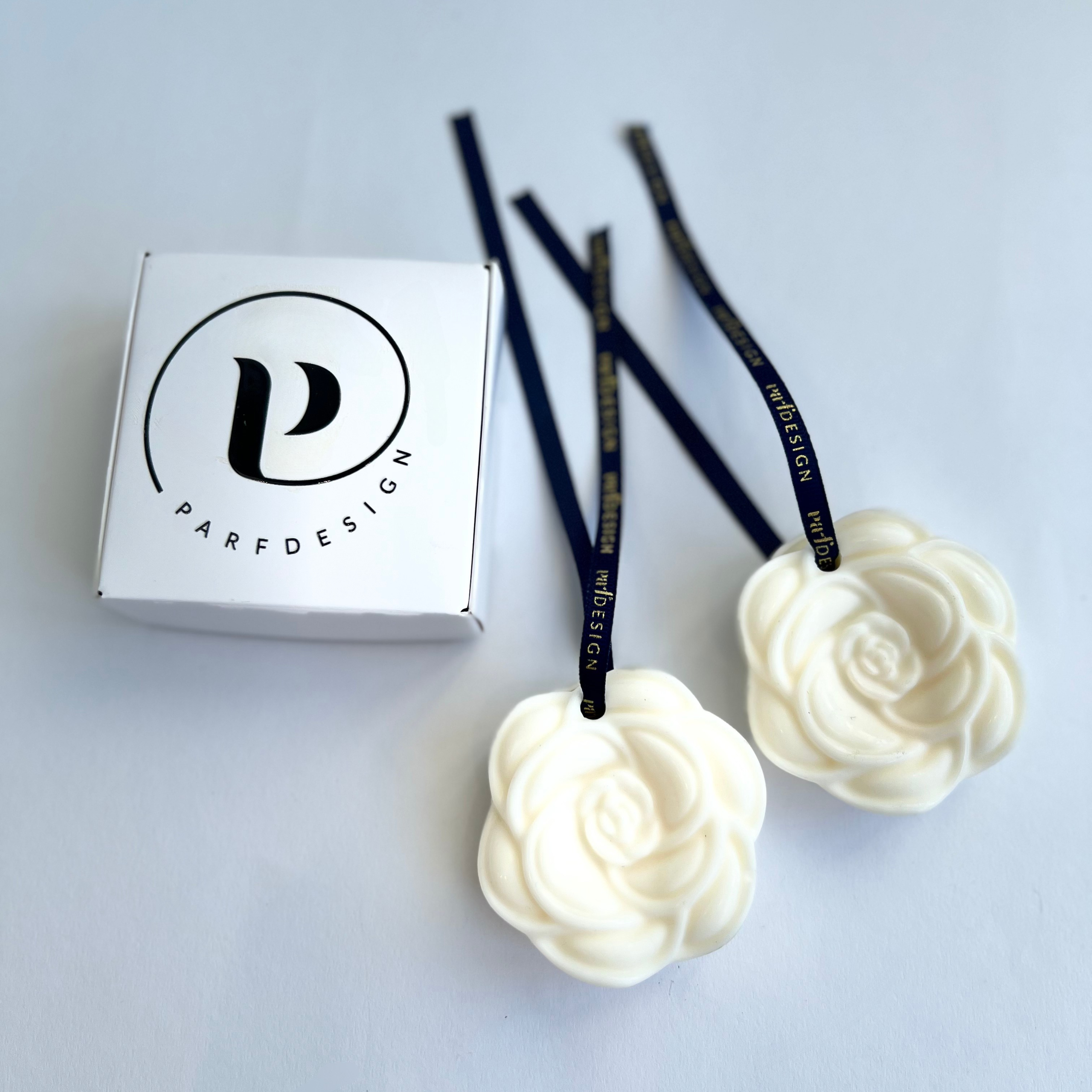 Премиум свечи и аромасаше с логотипом на заказ под ключ. Корпоративные и оптовые заказы. Свечи и саше из гипса на заказ. PARFDESIGN — премиальные аромасвечи, свечи-цветы, дизайнерские свечи и аромасаше под вашим брендом под ключ. Производство от 2-х дней