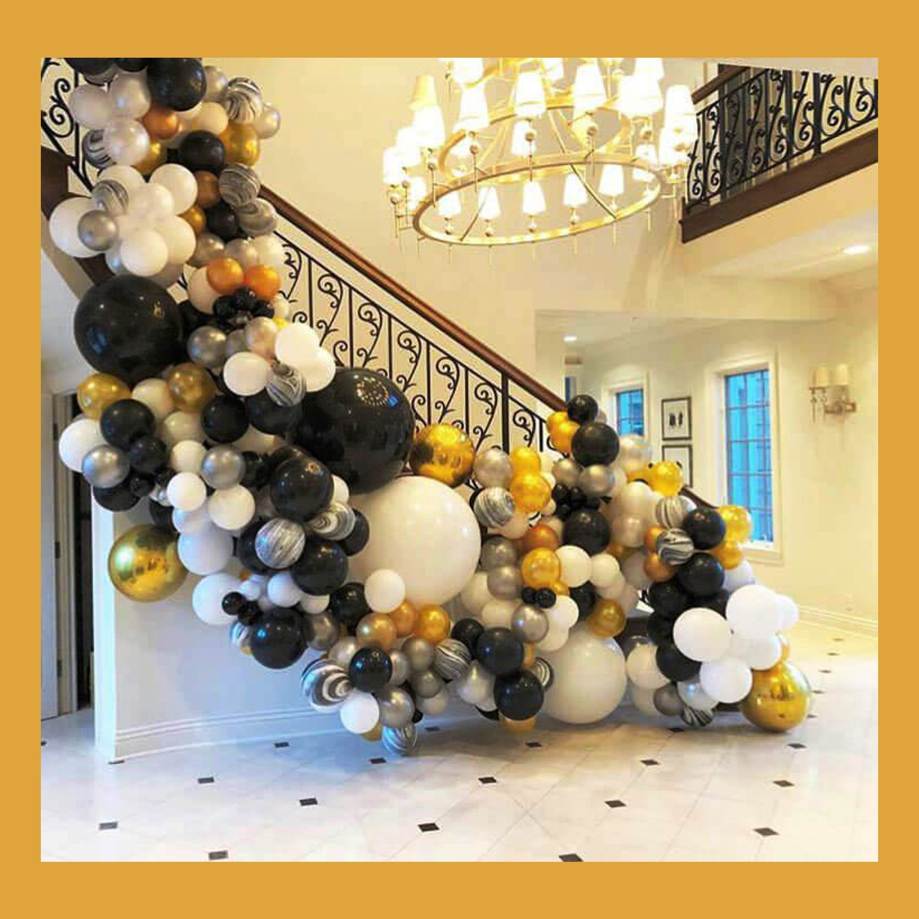 Разнокалиберная гирлянда шар. Студия праздничного декора