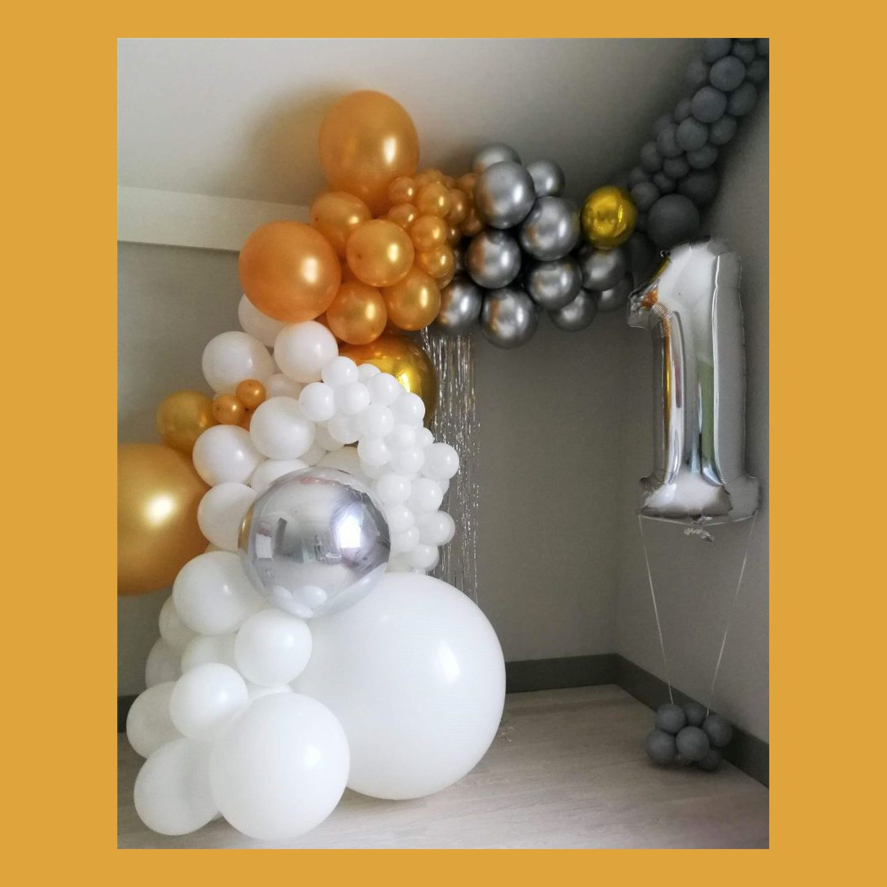 Разнокалиберная гирлянда шар. Студия праздничного декора