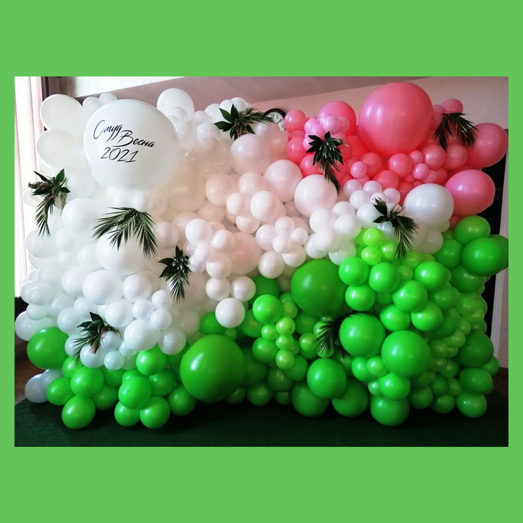 Стена-панно из разнокалиберных воздушных шаров. Студия праздничного декора