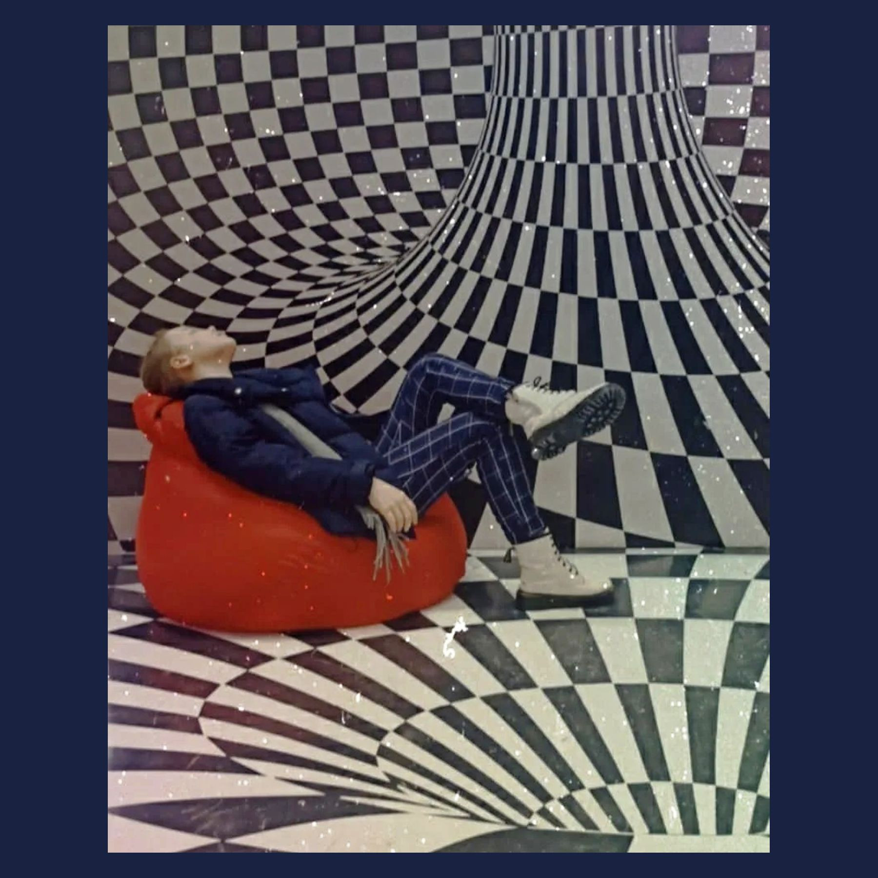 Фотозона гипнотические круги. Студия праздничного декора