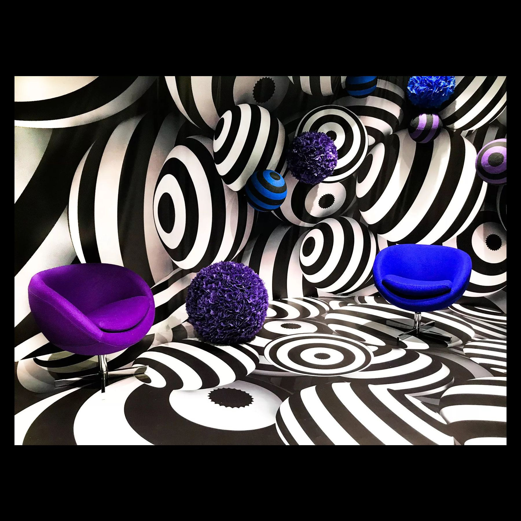 Фотозона гипнотические круги. Студия праздничного декора