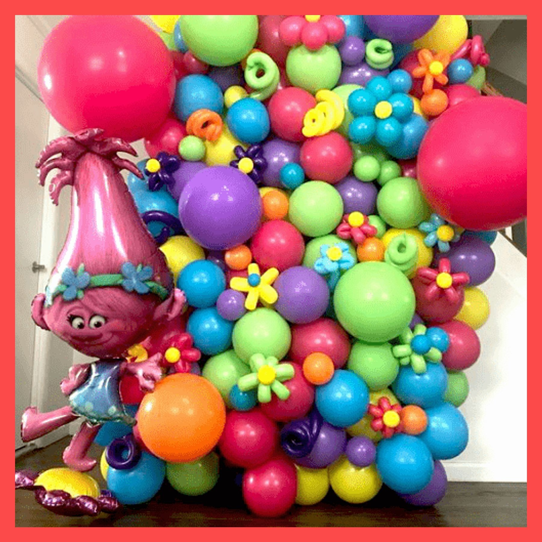 Стена-панно из разнокалиберных воздушных шаров. Студия праздничного декора