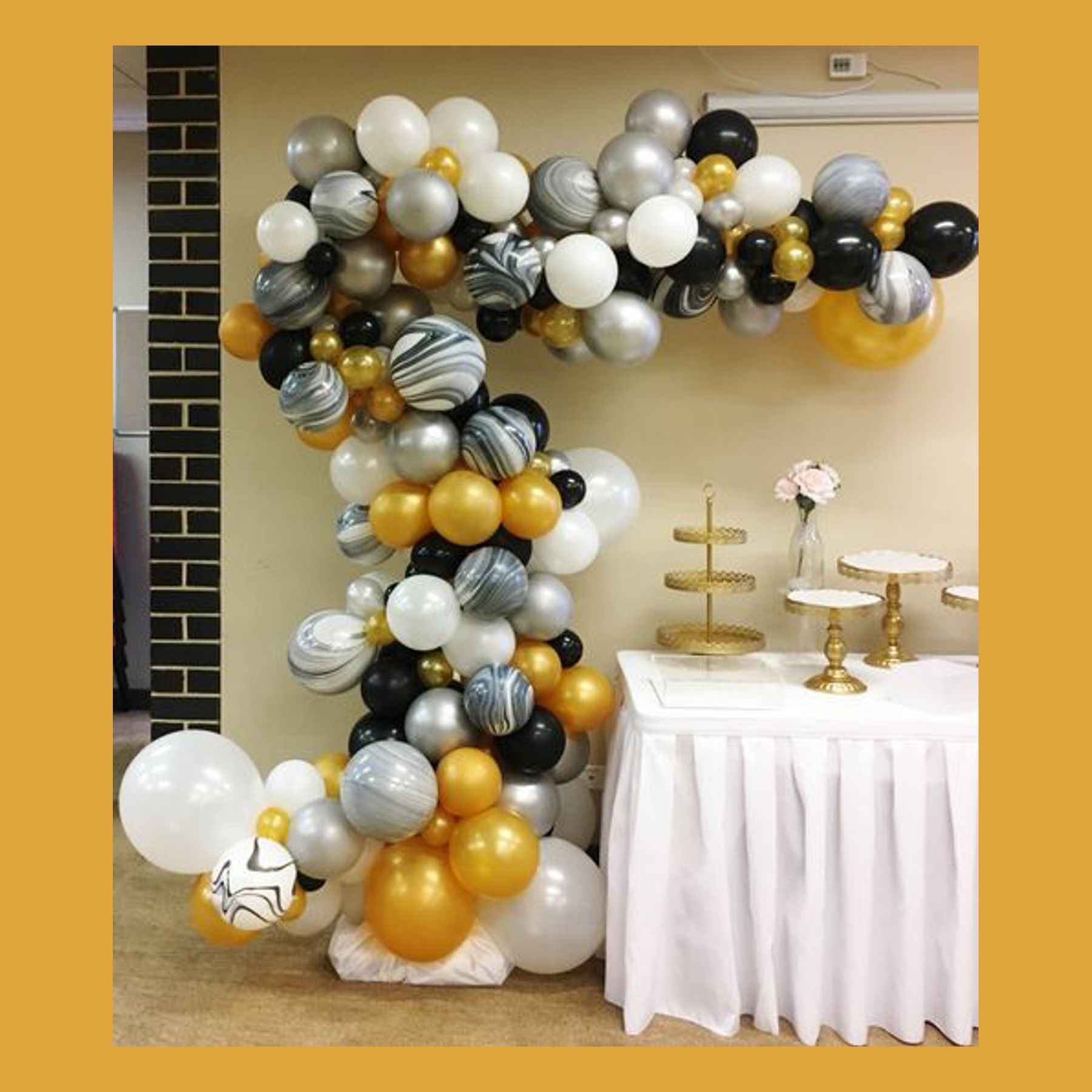 Разнокалиберная гирлянда шар. Студия праздничного декора