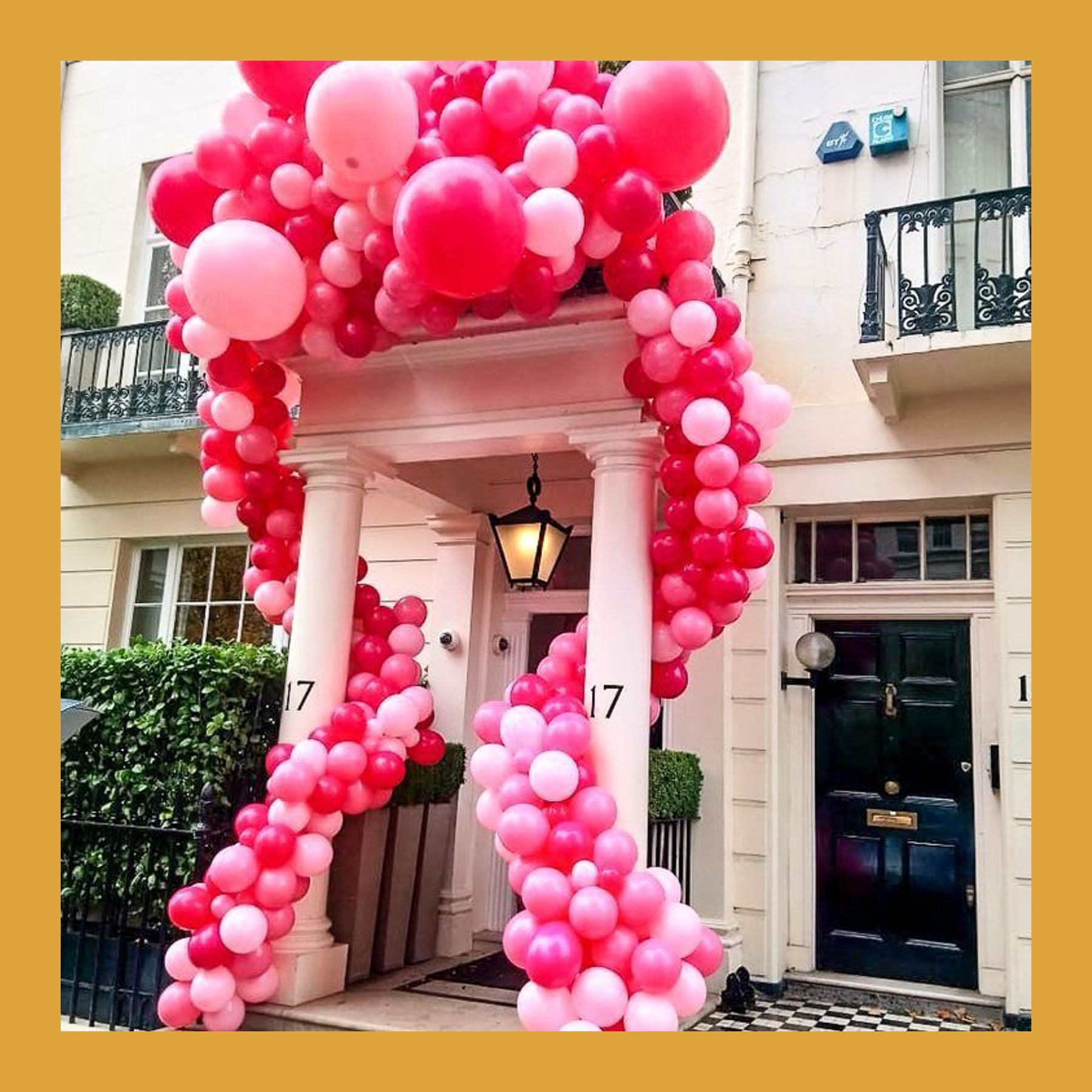 Разнокалиберная гирлянда шар. Студия праздничного декора