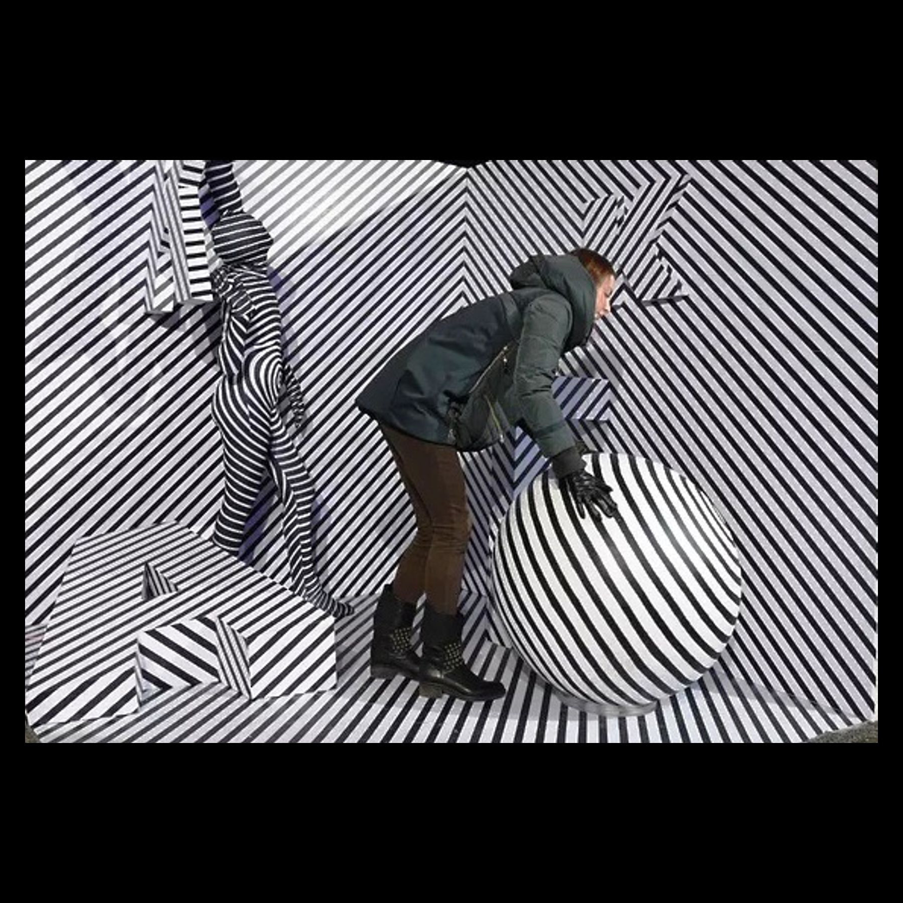 Фотозона гипнотические круги. Студия праздничного декора