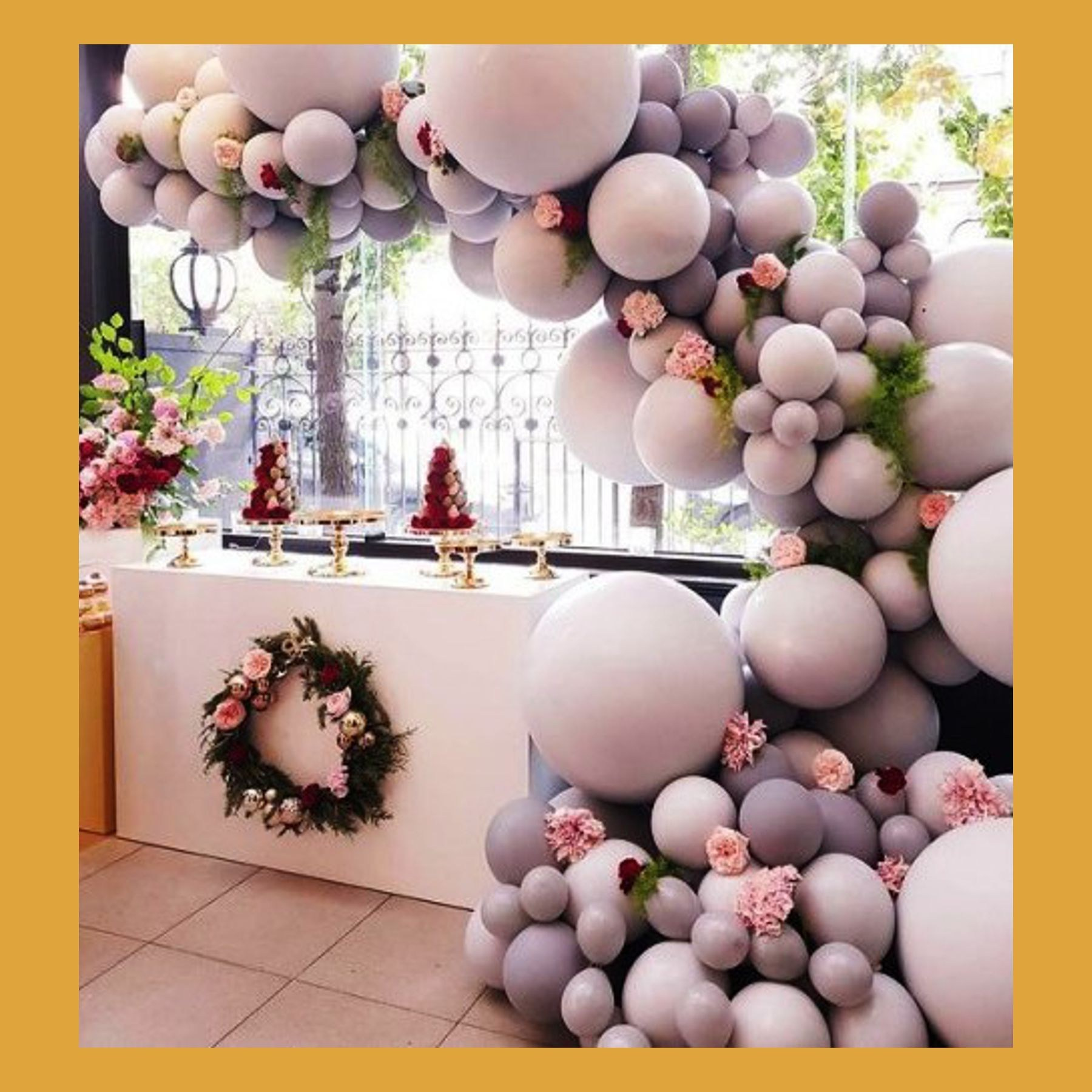 Разнокалиберная гирлянда шар. Студия праздничного декора