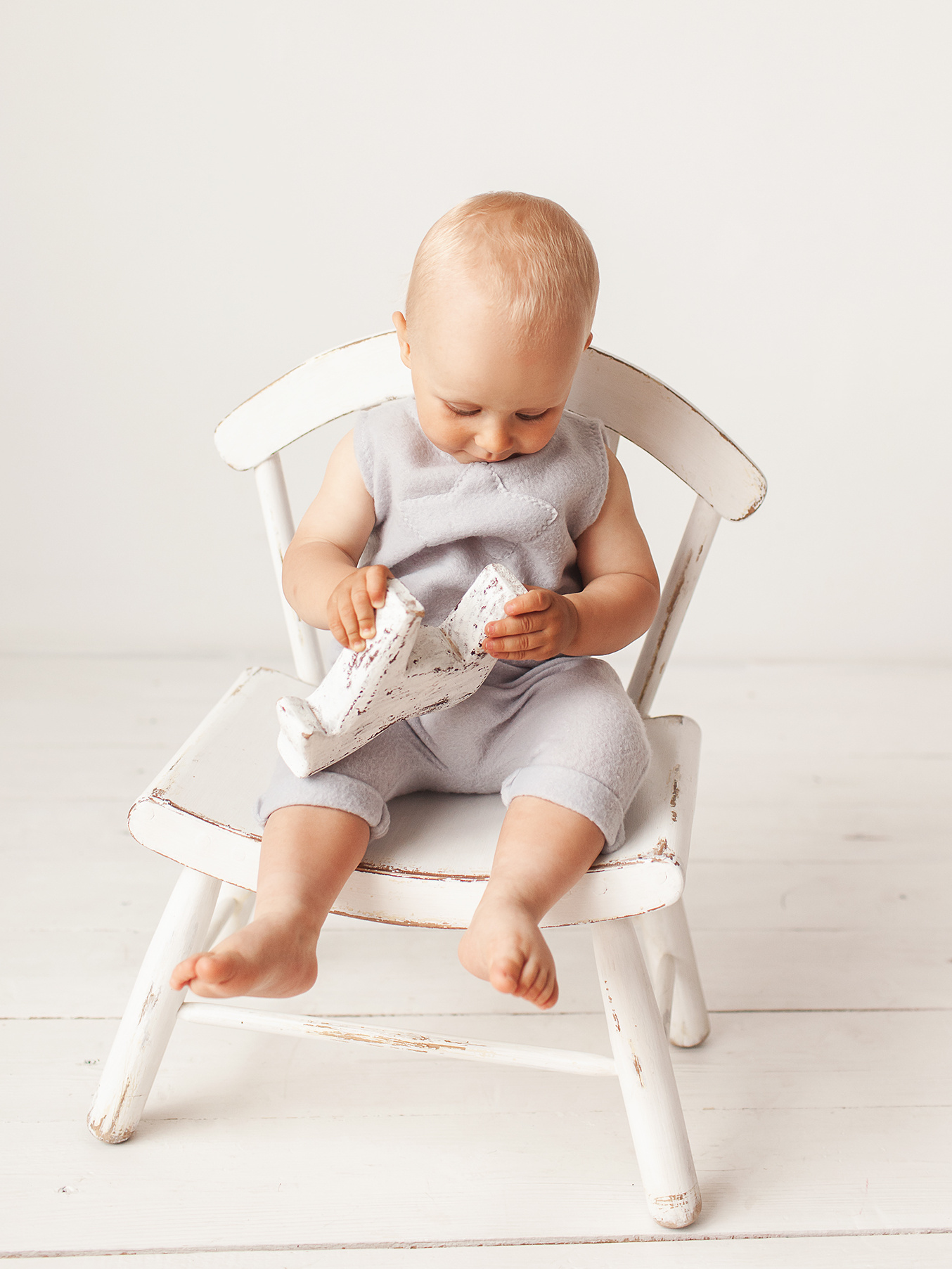 Первый день рождения малыша с тортиком и флажками. Детский фотограф в Самаре