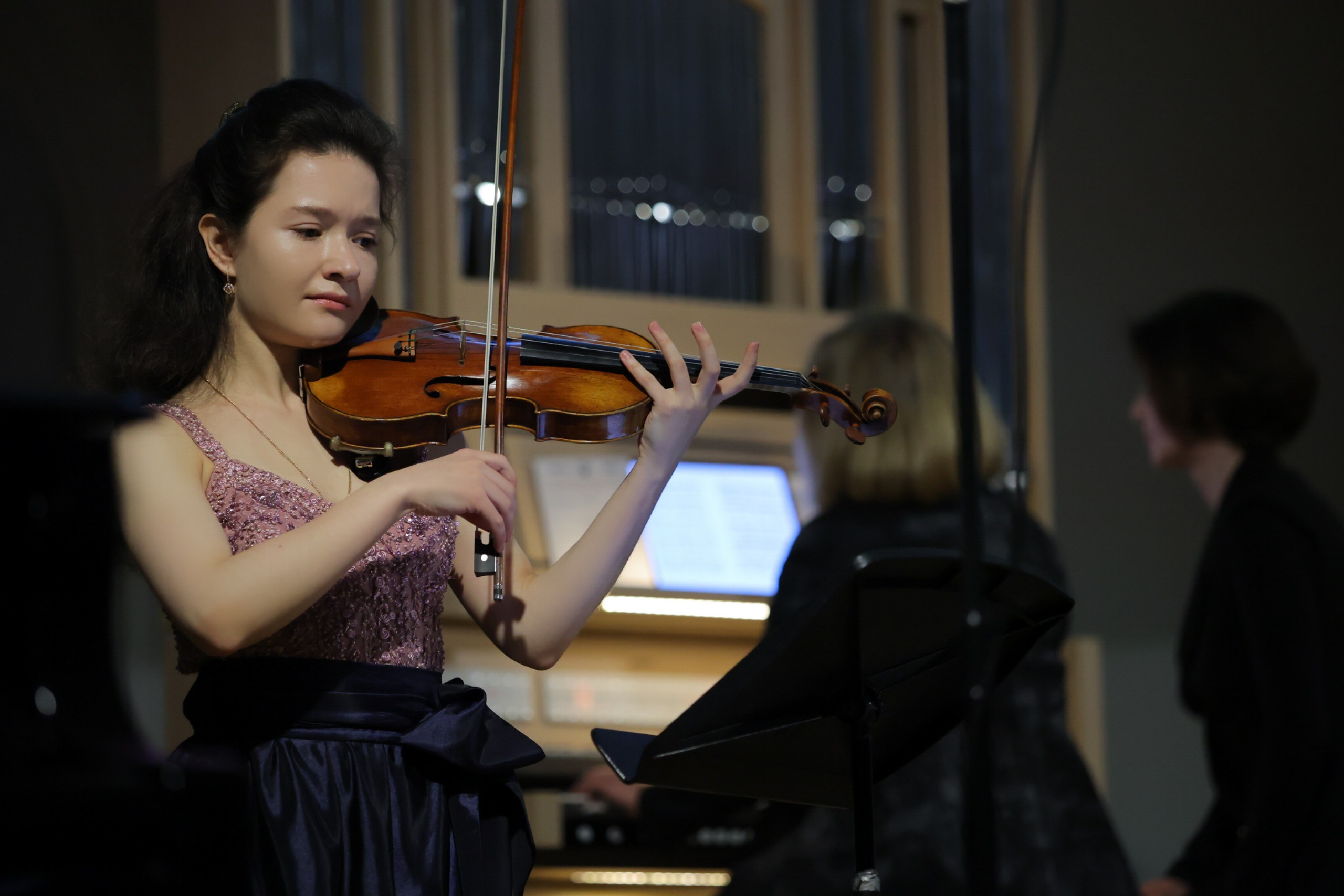 События и анонсы. Скрипачка Анна Савкина