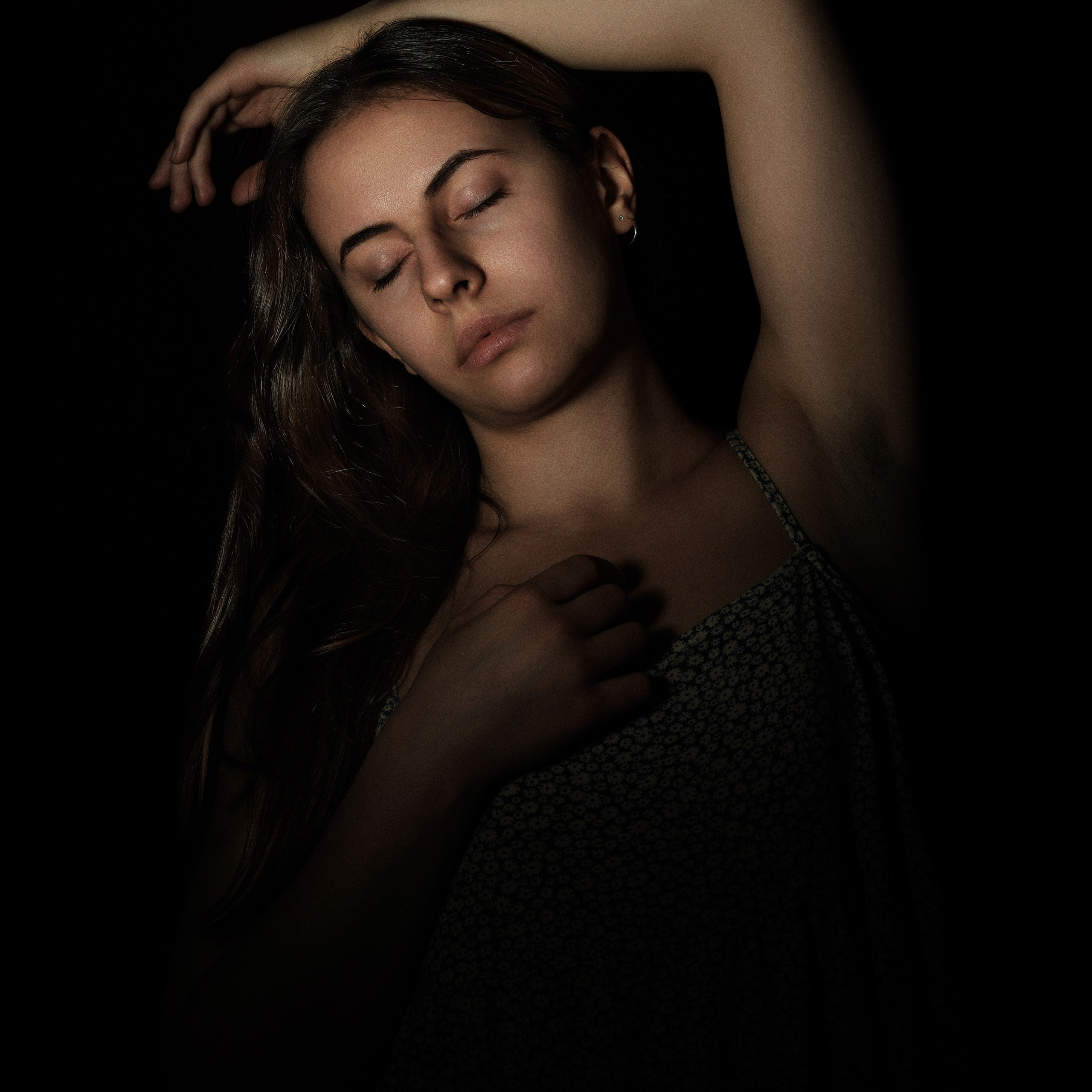 Предметный fashion-фотограф для маркетплейсов в Зеленограде Константин Фадеев, фотосъёмки для брендов, OZON и WB, портреты для бизнеса