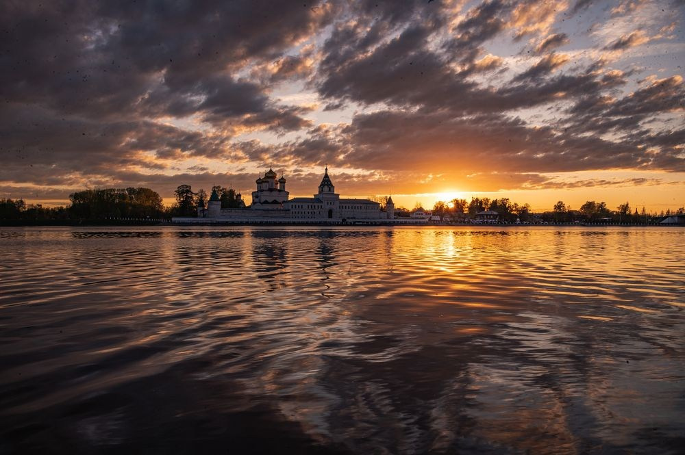 Магазин. Фотограф Роман Адлер