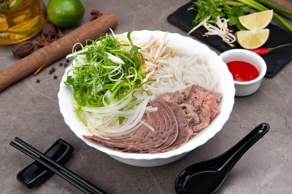 фуд съемка, фудфотограф, фуд фотография супа фо бо, фуд съемка на фуд-корте