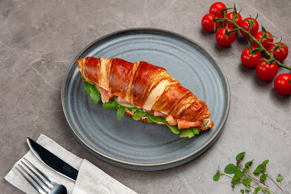 Фуд-фотограф, съемка еды, фотограф Москва, фото круассан, фото сэндвич