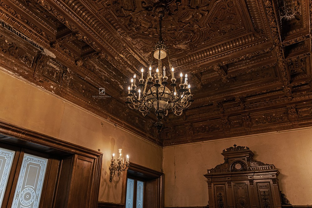 Заброшенный особняк Брусницыных на Васильевском острове. Фотограф и искусствовед в Туле и Санкт-Петербурге Нелли Некрасова