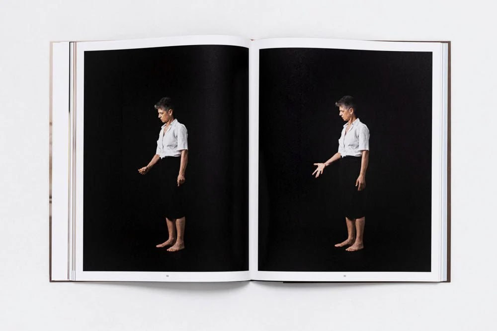 ОБЗОР АКТУАЛЬНЫХ ФОТОКНИГ: Eleonora Agostini «A Study on Waitressing». Самоорганизация Низина