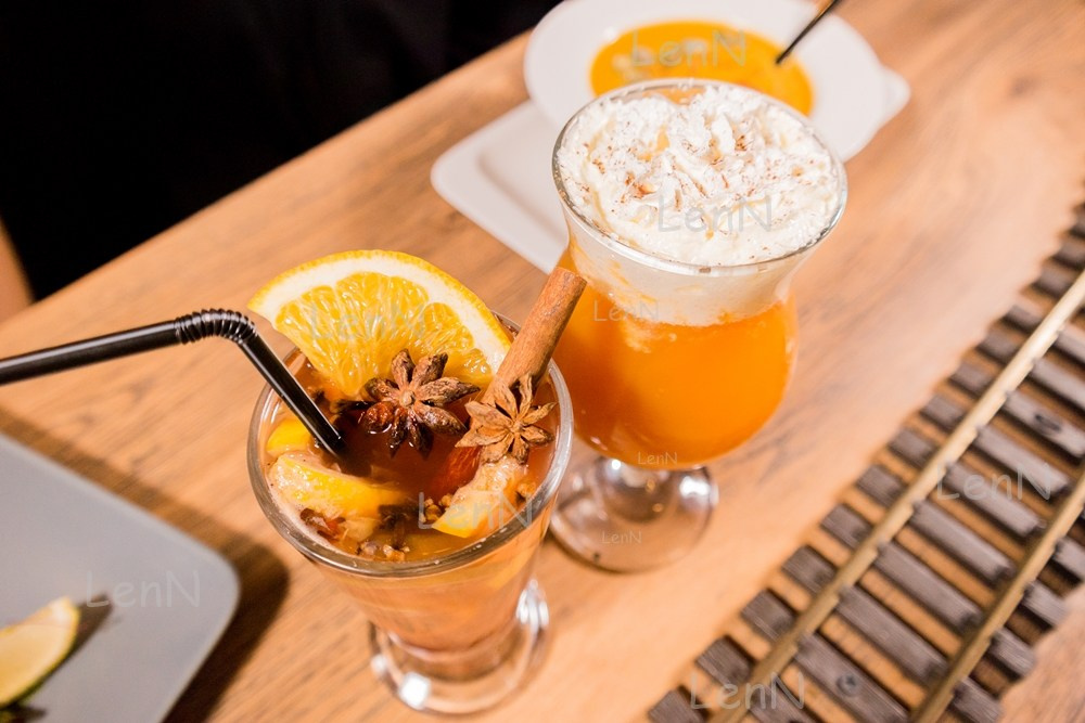 Предметная фотография для кафе в Краснодаре. Вкусный напиток с фруктами и мороженным