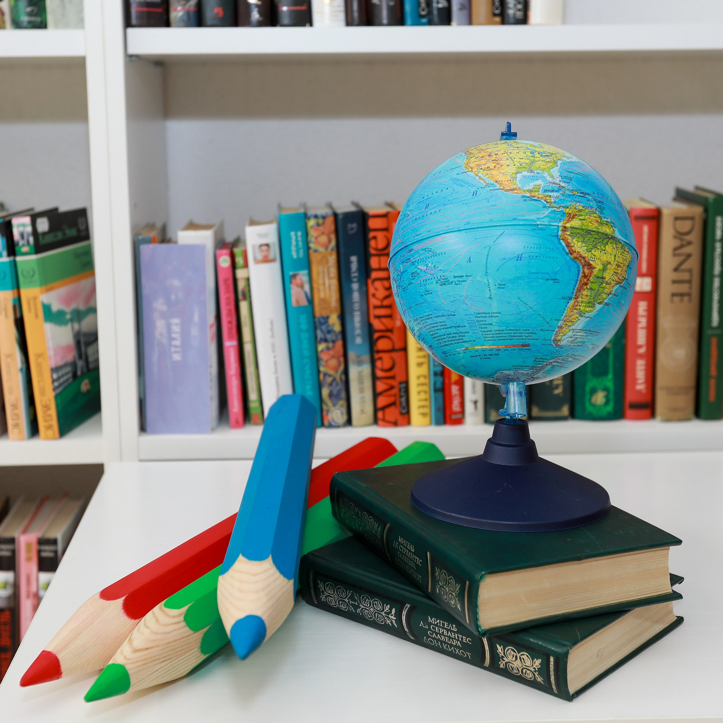 Реквизит  для фотопроектов, школ и детсадов, глобцс, карандаши, библиотека, фоны