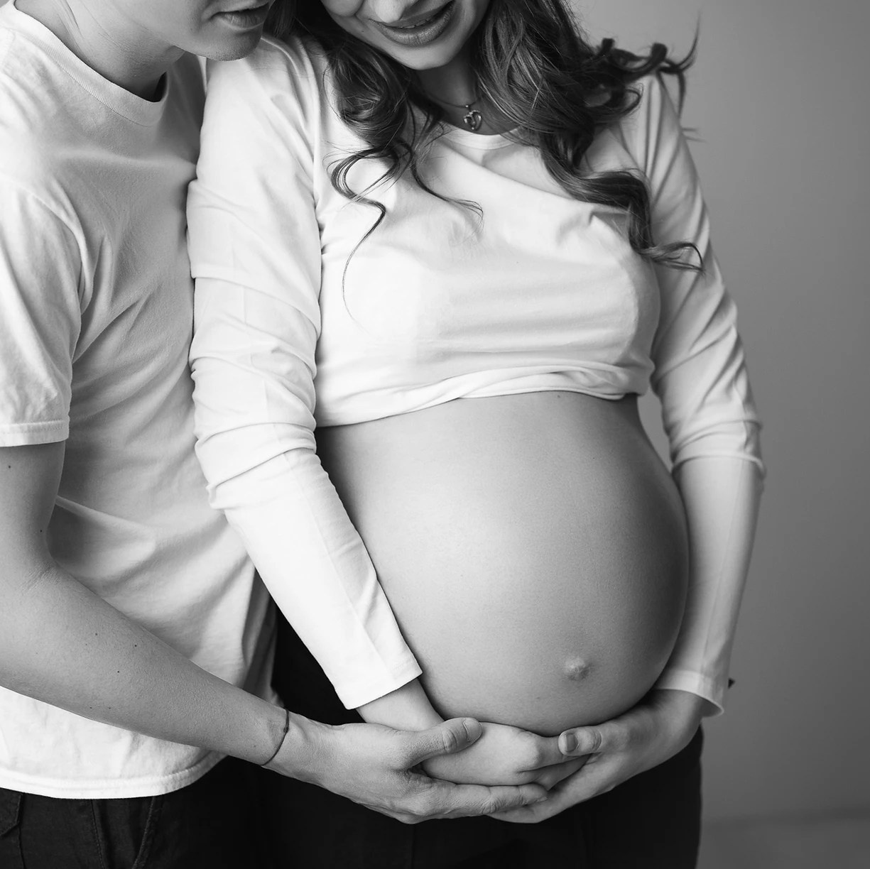 Беременность в студии. Семейный фотограф в Южно-Сахалинске