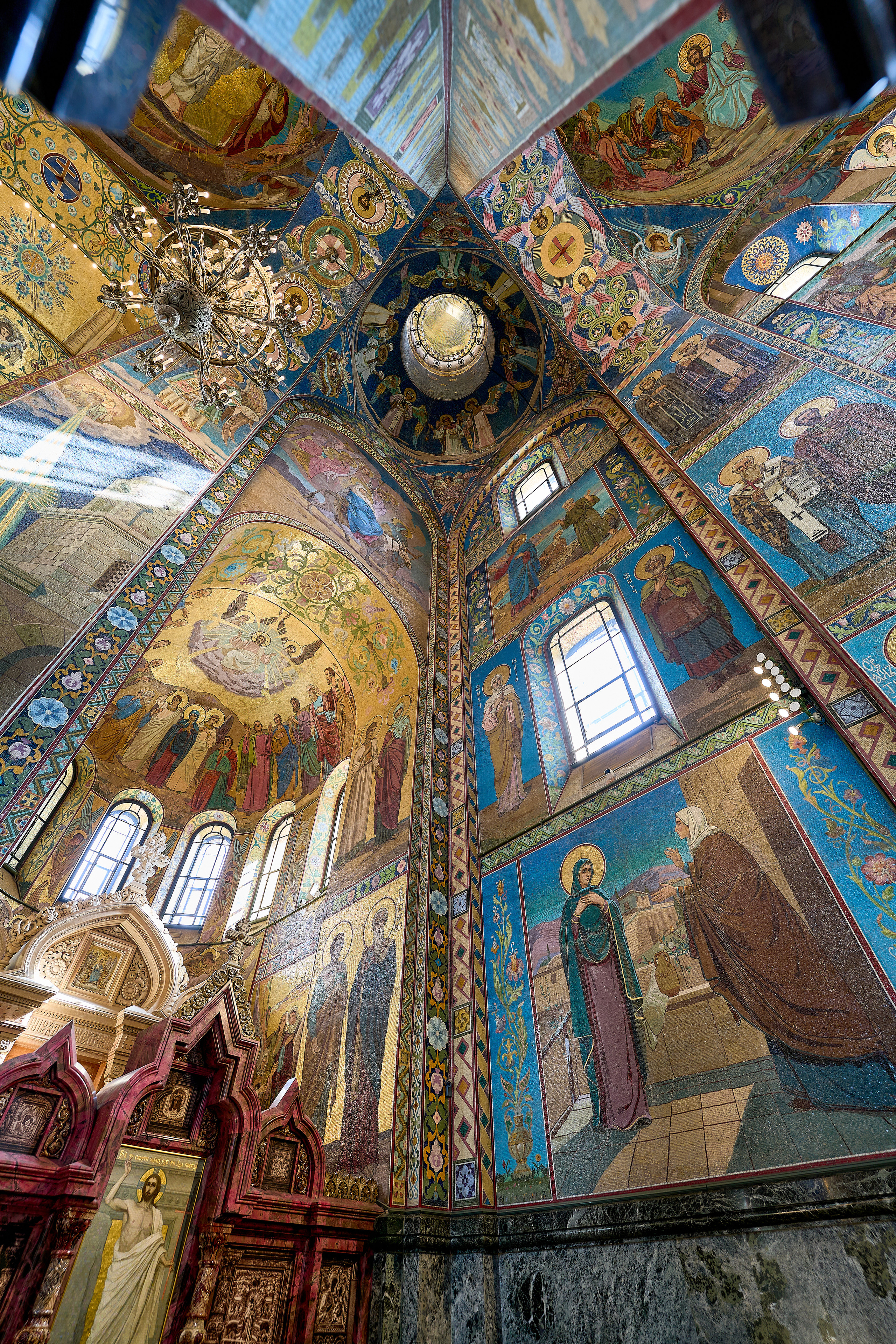 Интерьеры храма Спас на Крови