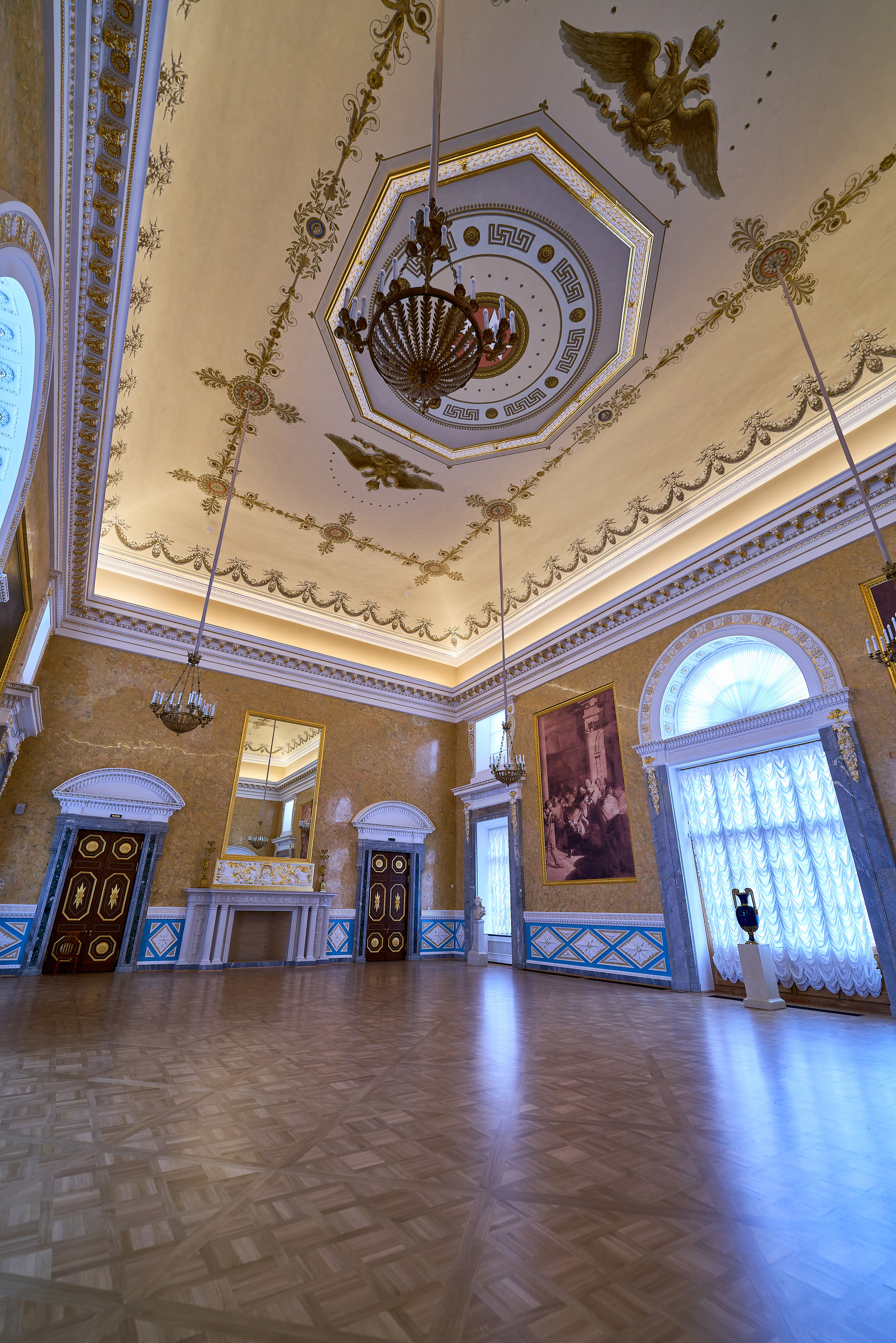 Интерьеры Михайловского замка в Санкт-Петербурге