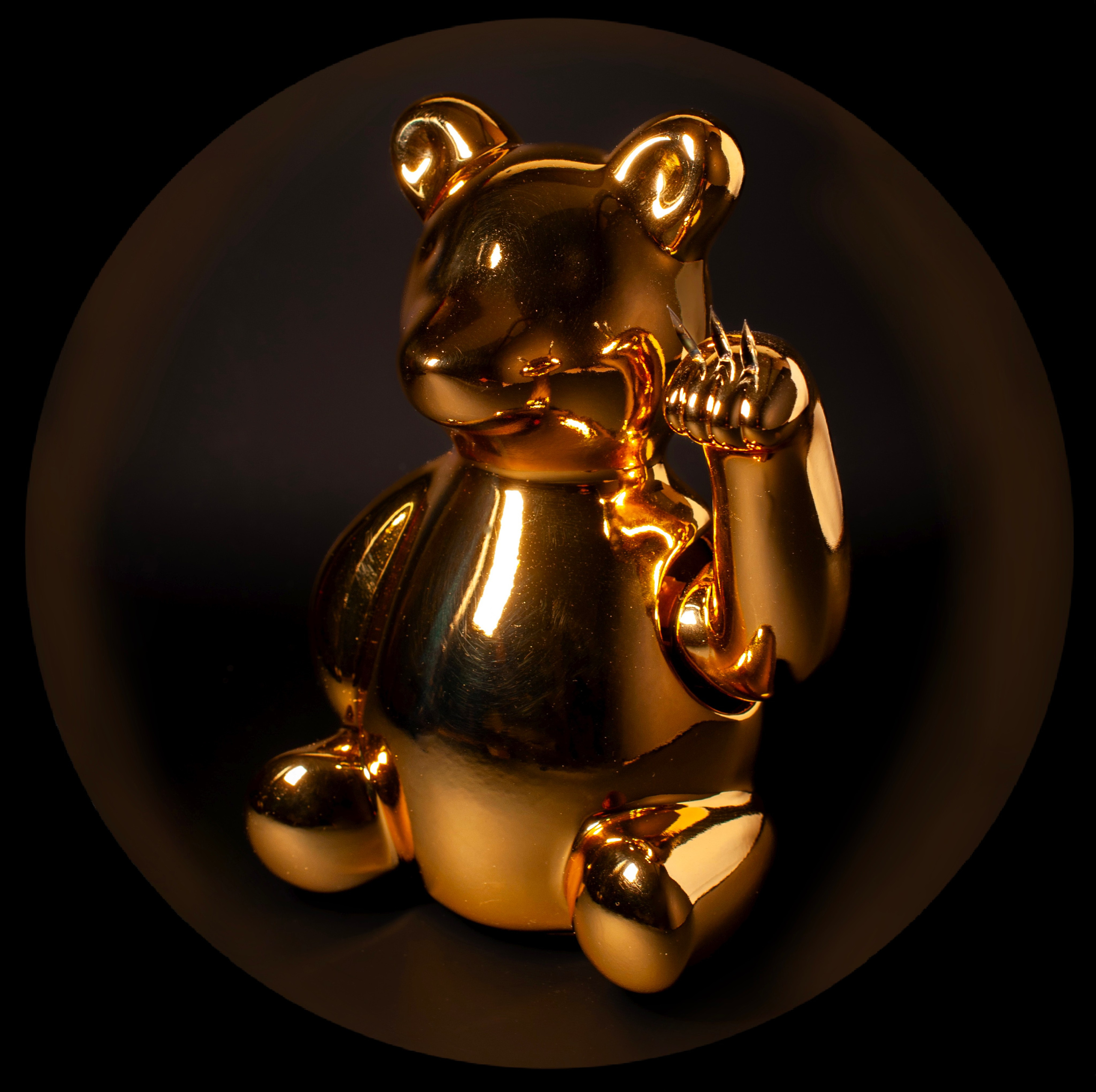 кинематическая скульптура современное искусство золотой медведь машет когтистой лапой манэки нэко купить арт