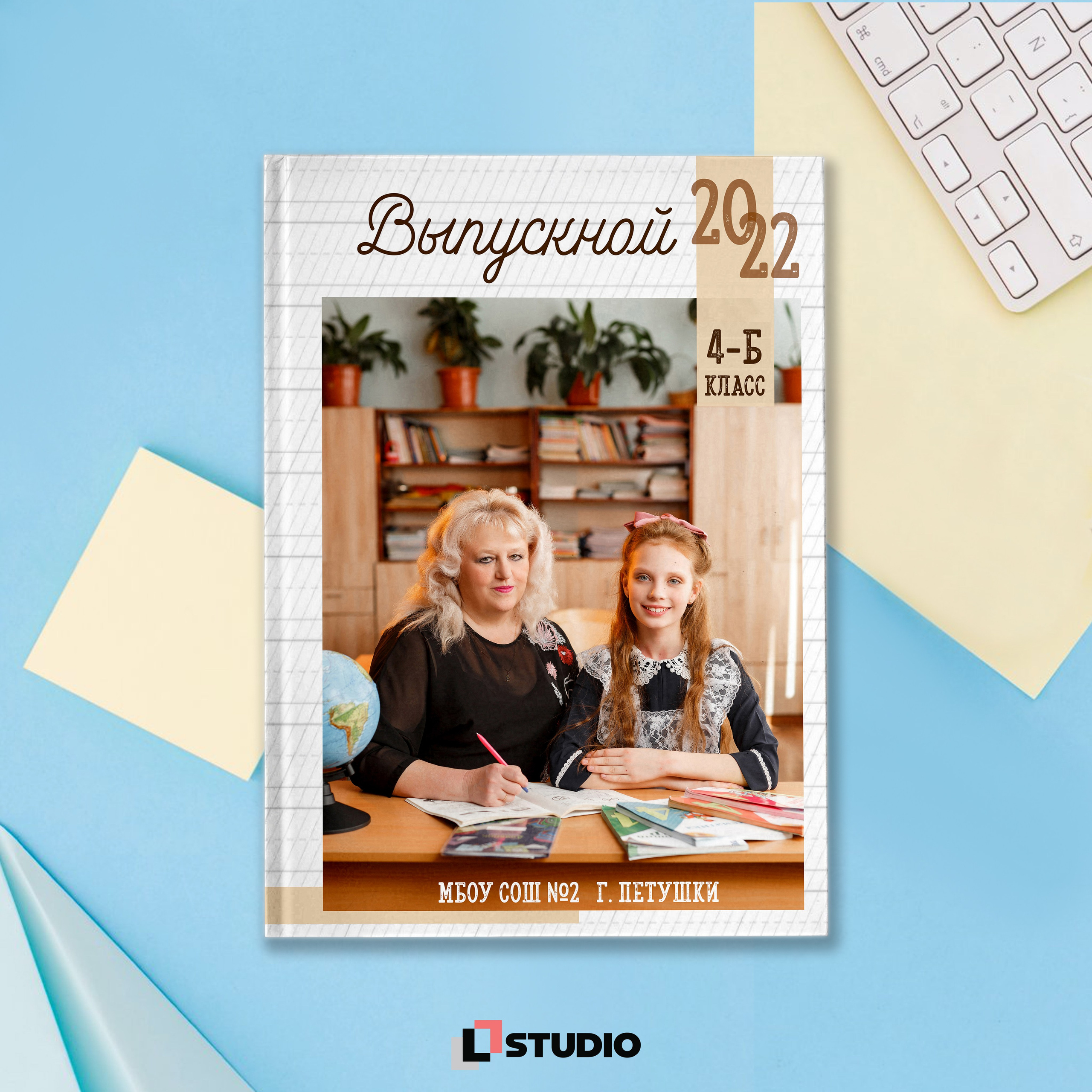 Фотосессия с первым учителем для выпускного фотоальбома начальной школы