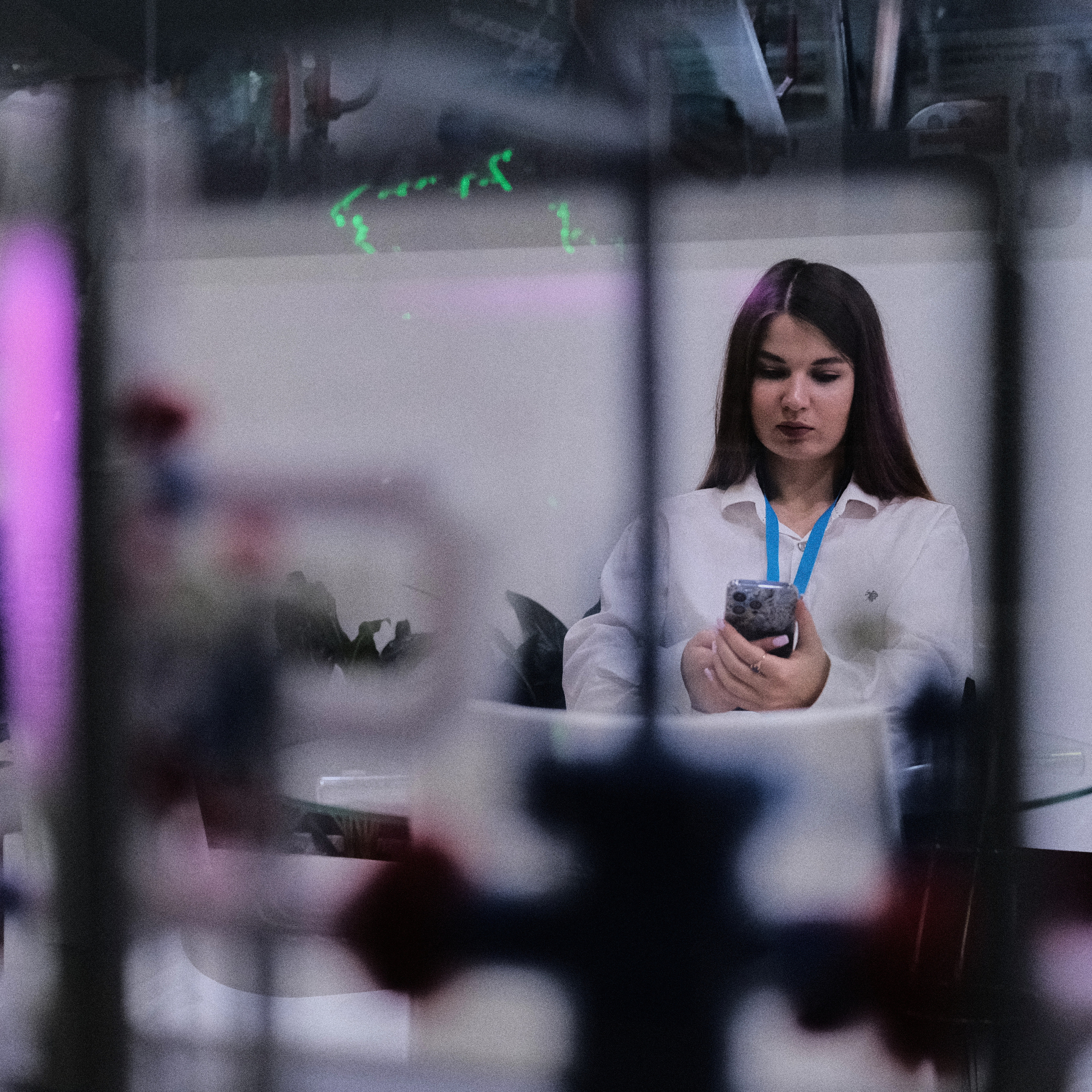 Девушка в рамке