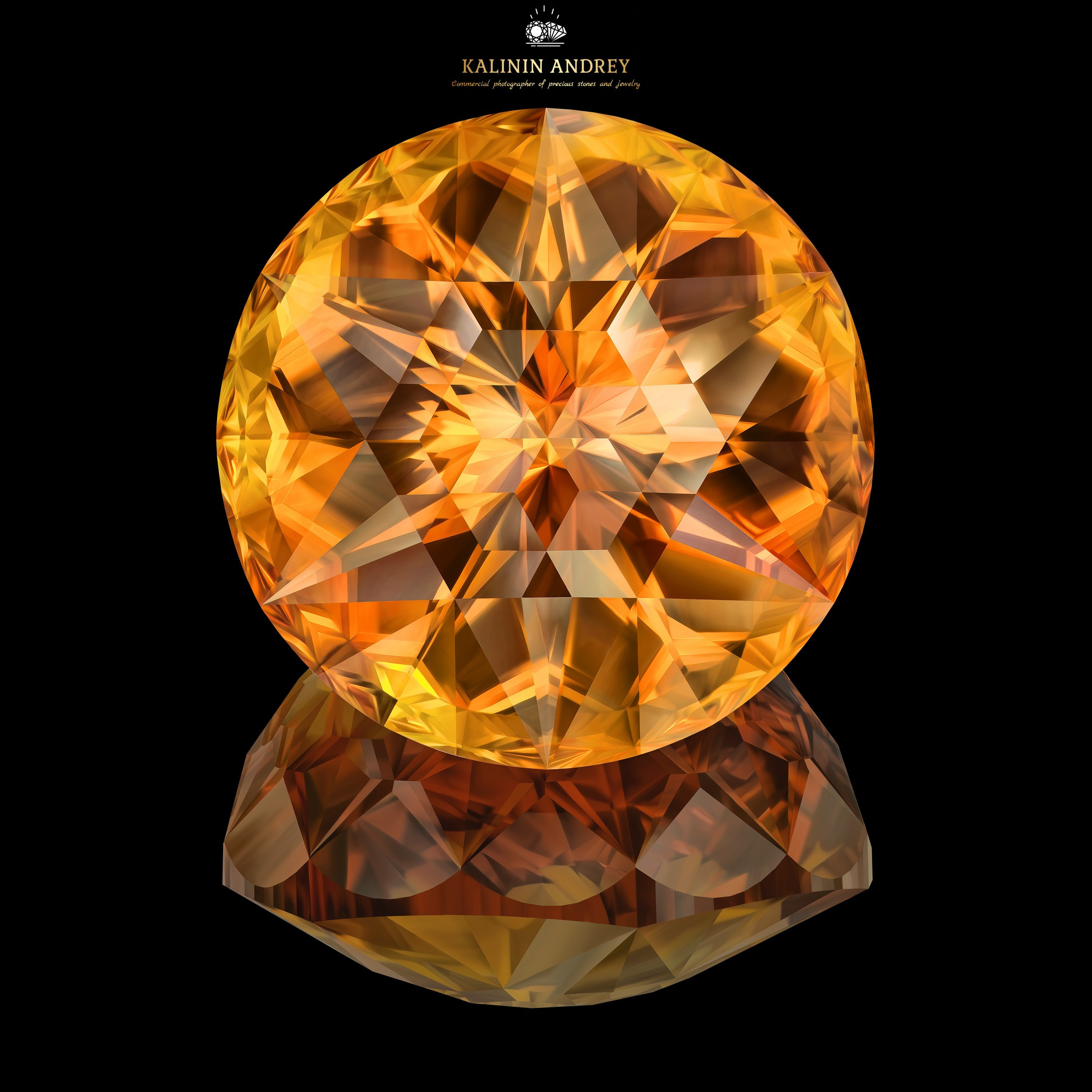 Натуральная красота минералов подчеркнута светом и композицией.