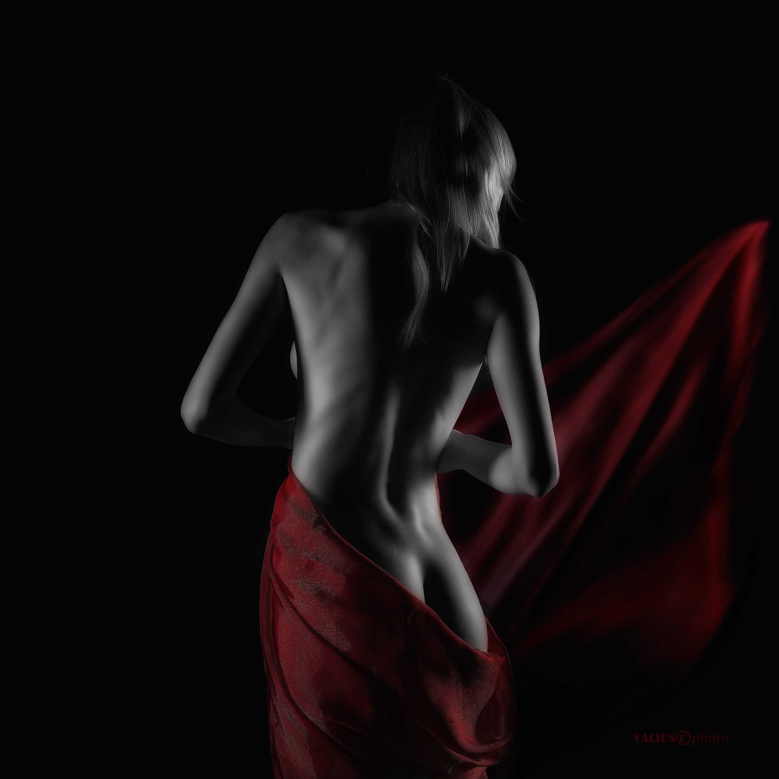 Контакты. Танцы и балет, эротика, ню фотосессии в Москве. Valius Werwolf