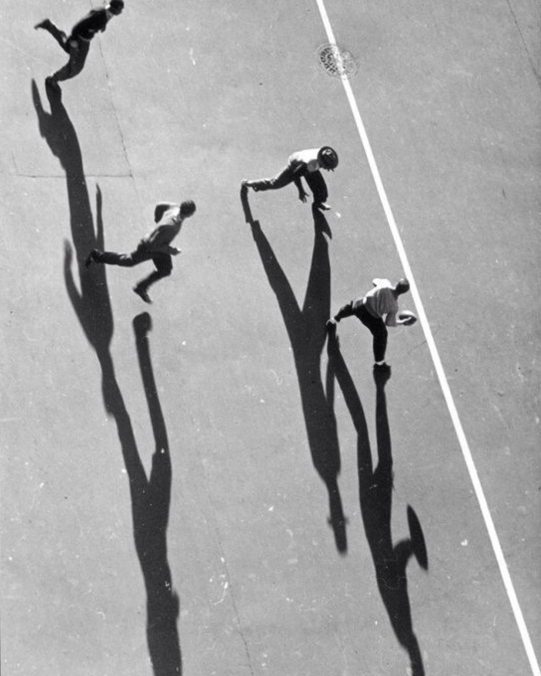 «Playing Football», фото Harold Corsini, 1939 год