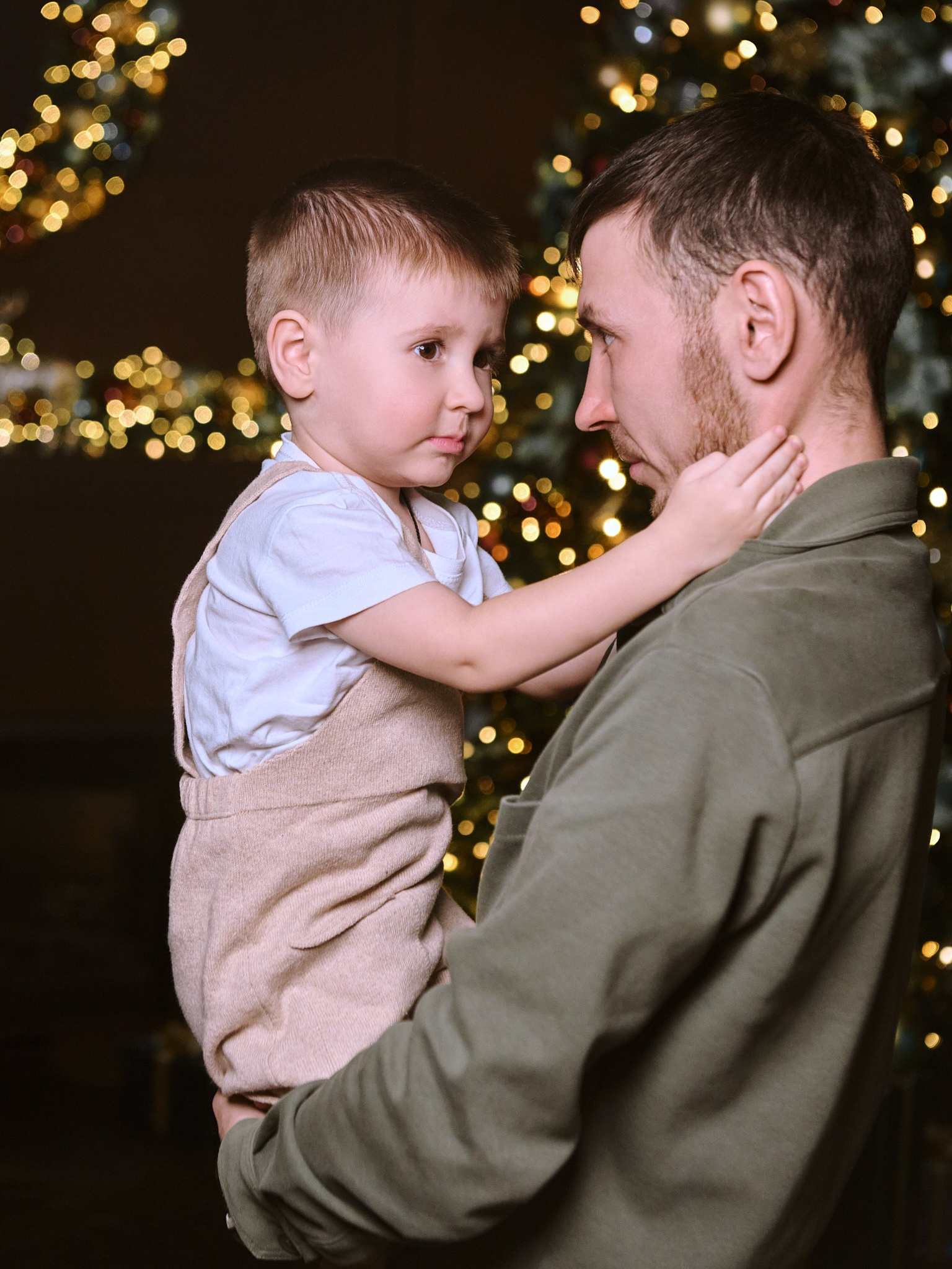 Идеи поз и образов для новогодней фотосессии в студии