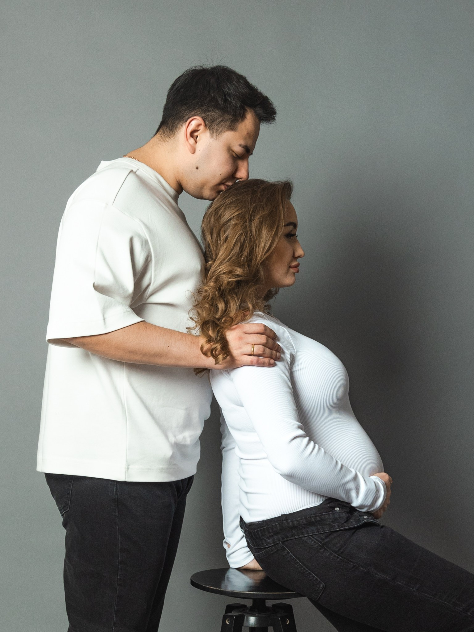 Фотосессия беременной в студии