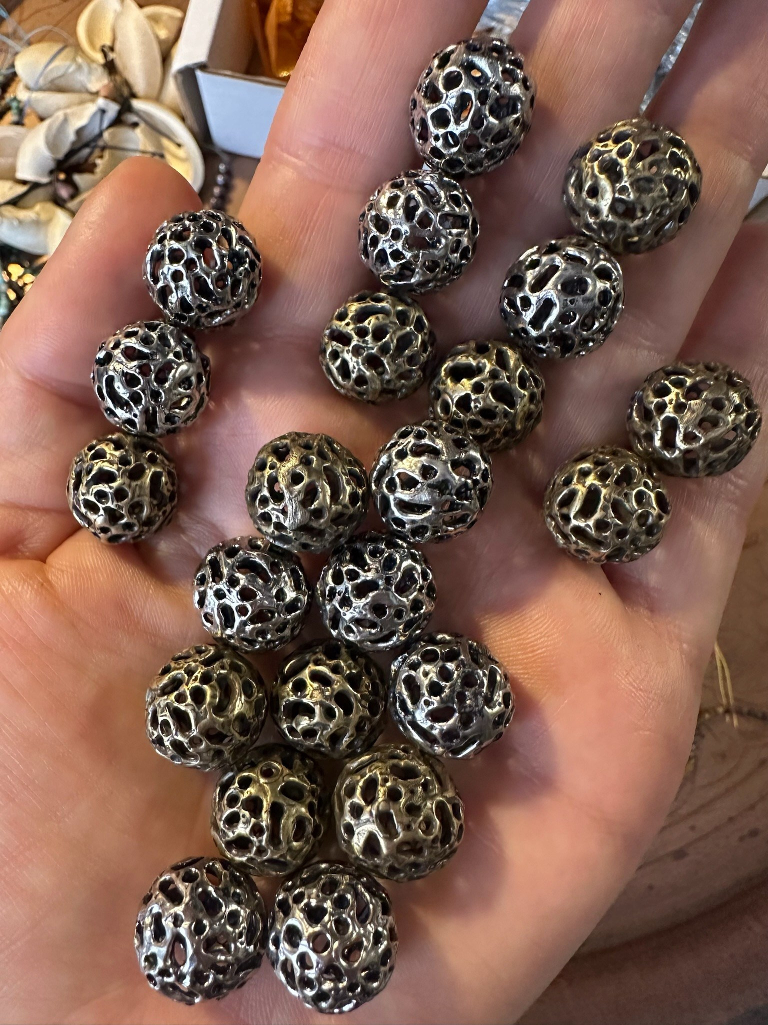 Eugenika Jewels — бренд украшений из Санкт-Петербурга. EUGENIKA JEWELS — Идеальные украшения для избранных