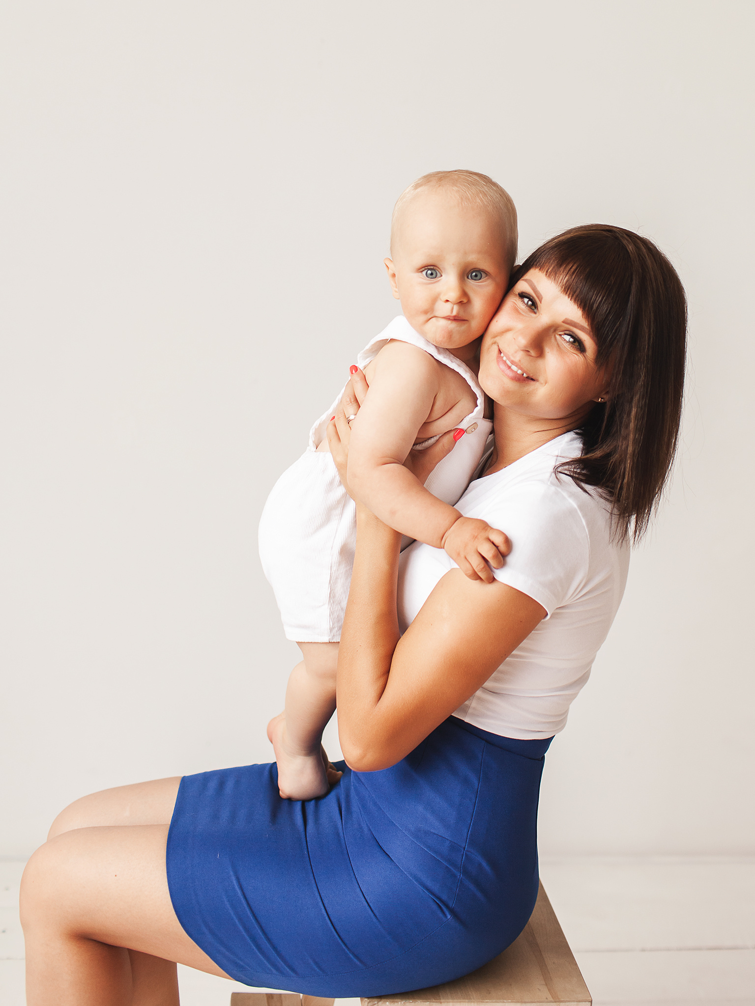Первый день рождения малыша с тортиком и флажками. Детский фотограф в Самаре