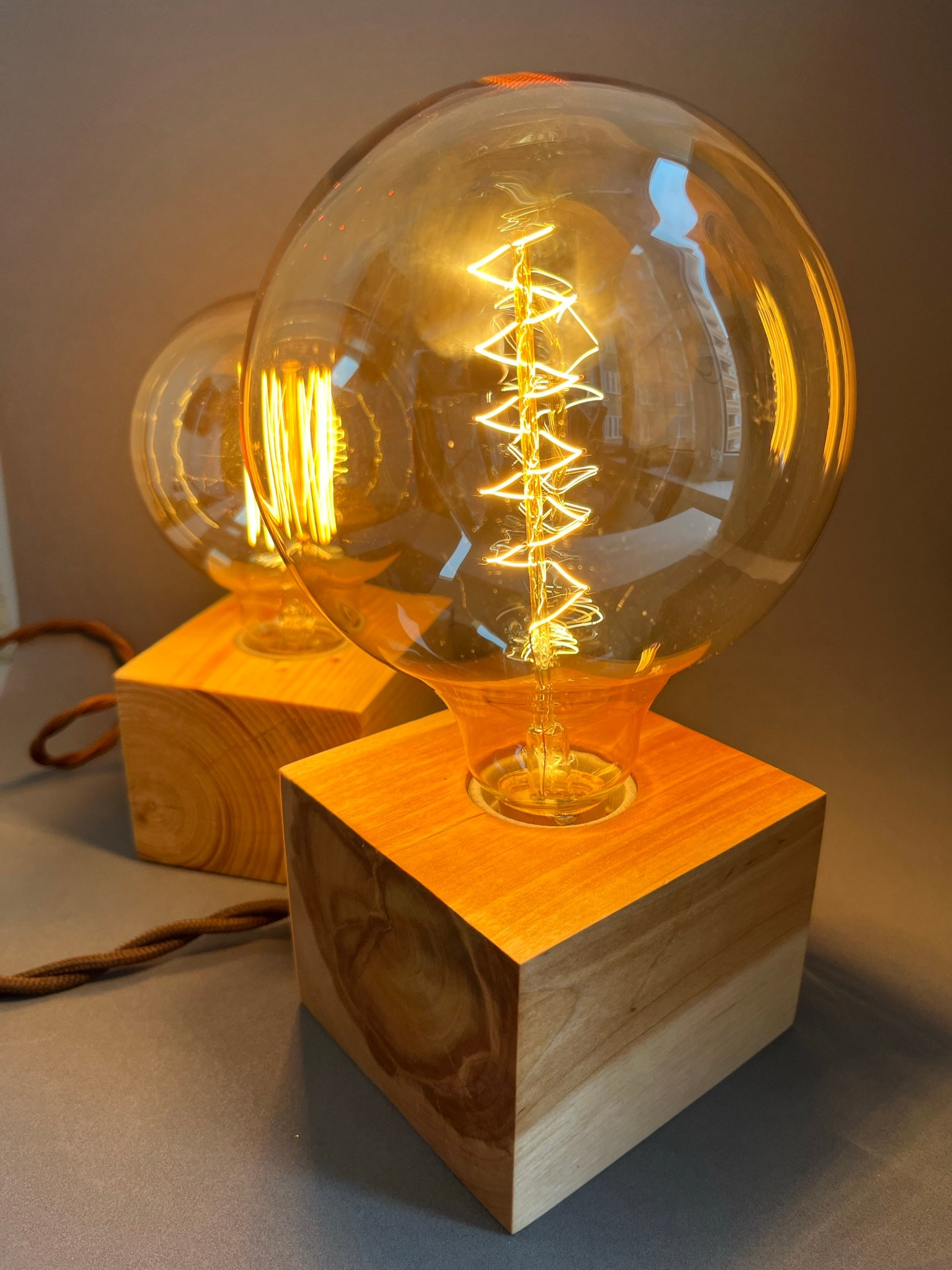 Ручная работа: деревянные новогодние поделки Дед Мороз и ёлочка, созданные на мастер-классе в столярной школе ZапиЛ