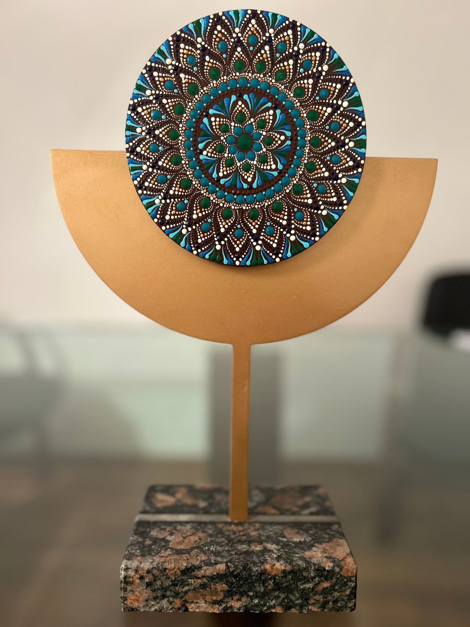 «Мандала Яшма» - энергетически заряженный оберег, притягивающий везение и успех. Массив дуба