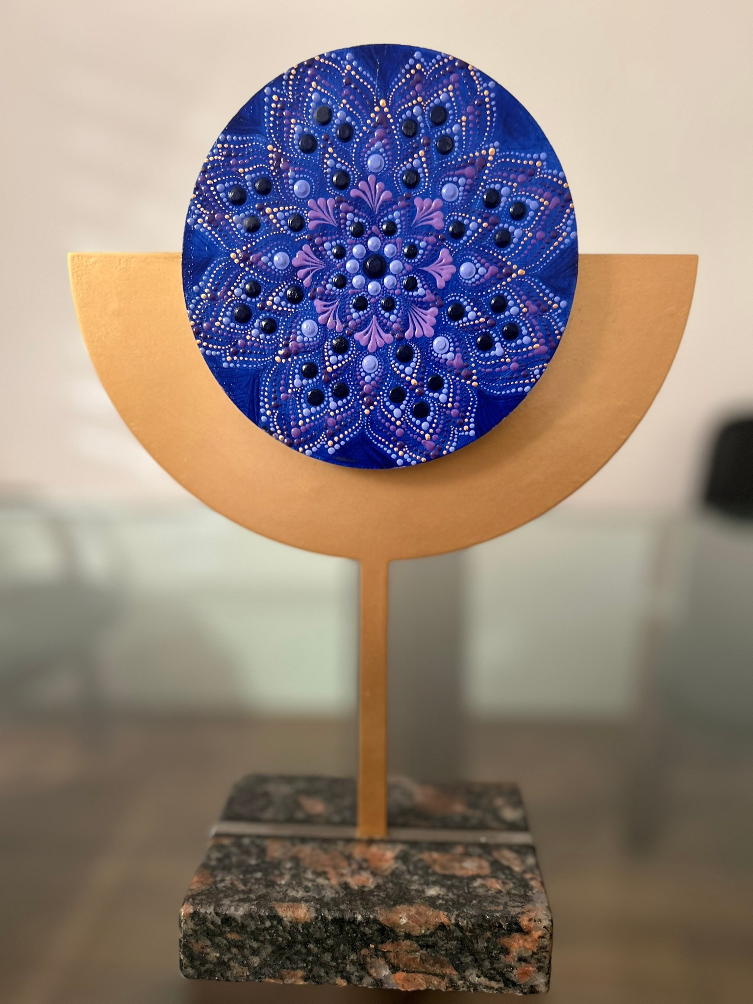 Арт-объект "Мандала Лазурит" - магический символ гармонии. Ручная роспись без трафарета 