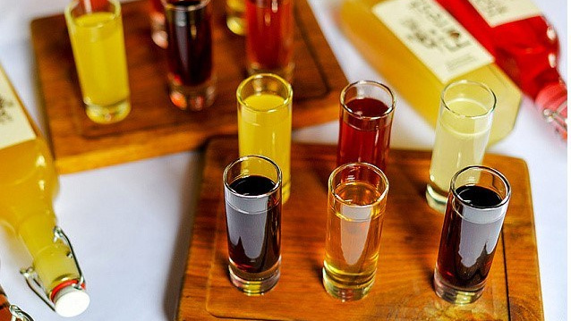 Наливки. Грузинская кухня. Доставка блюд по меню. Доставка комплексных обедов