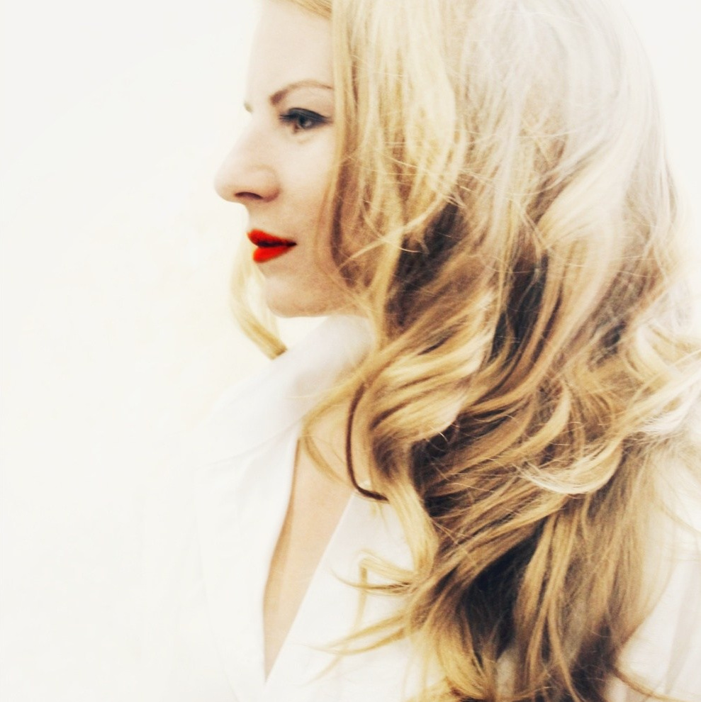 Контакты. Artista Nazarova. Universe strings singing