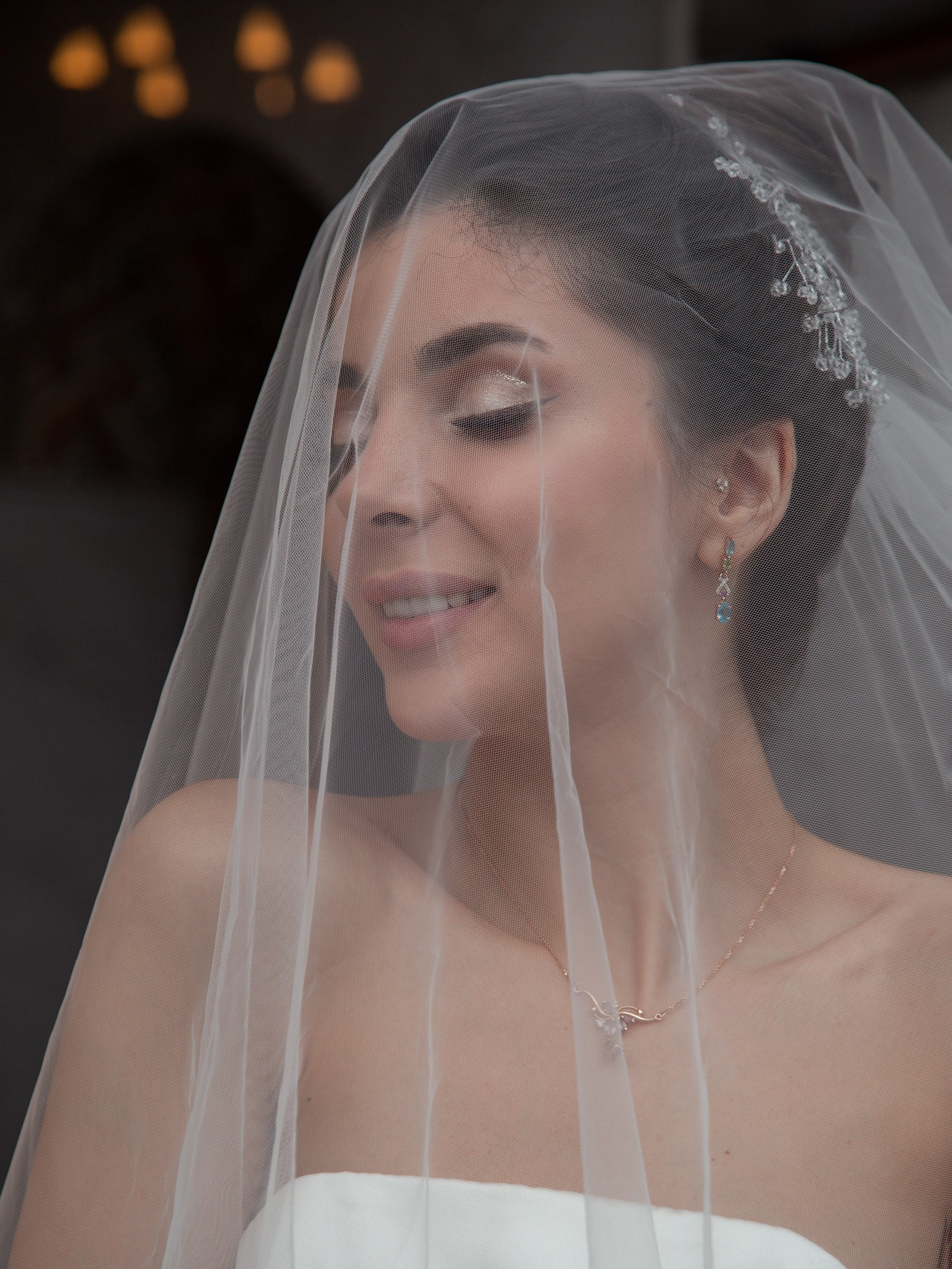 Девушка в белой фате