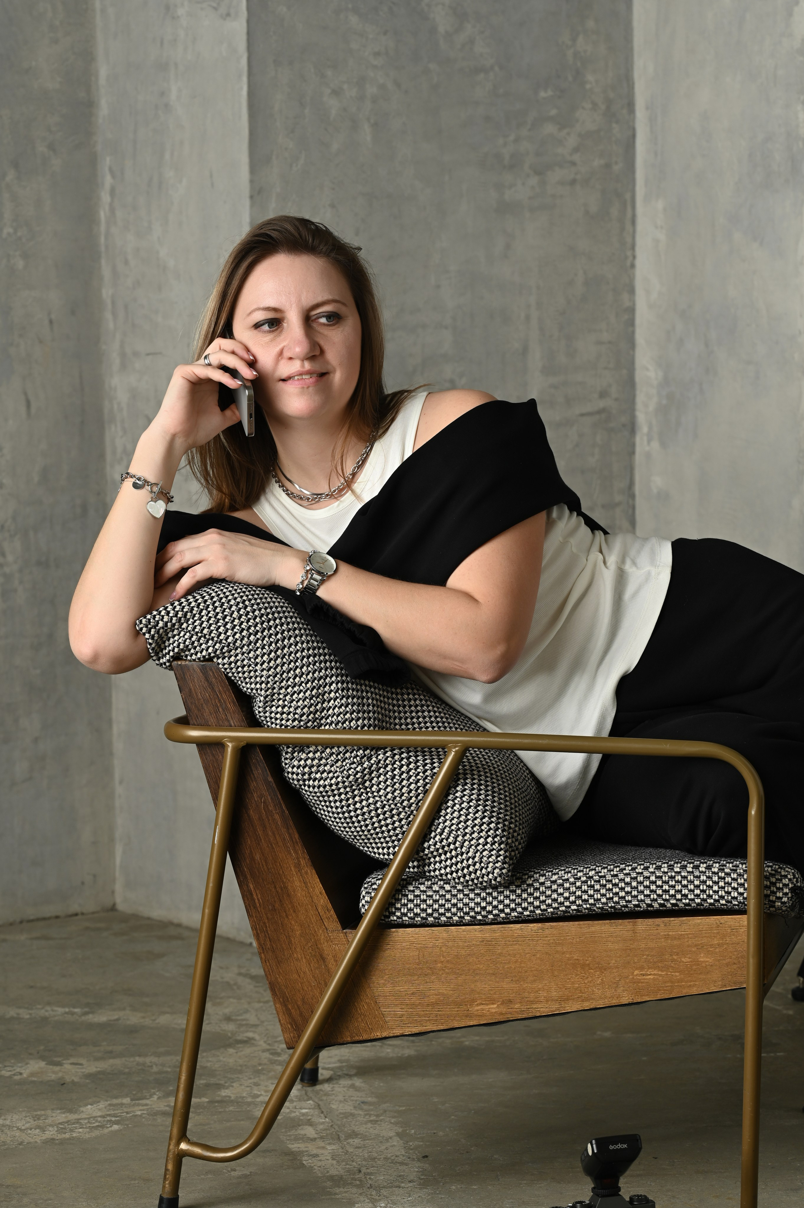 Контакты. Предметный фотограф и видеограф, ИИ генерации в Москве Карсакова