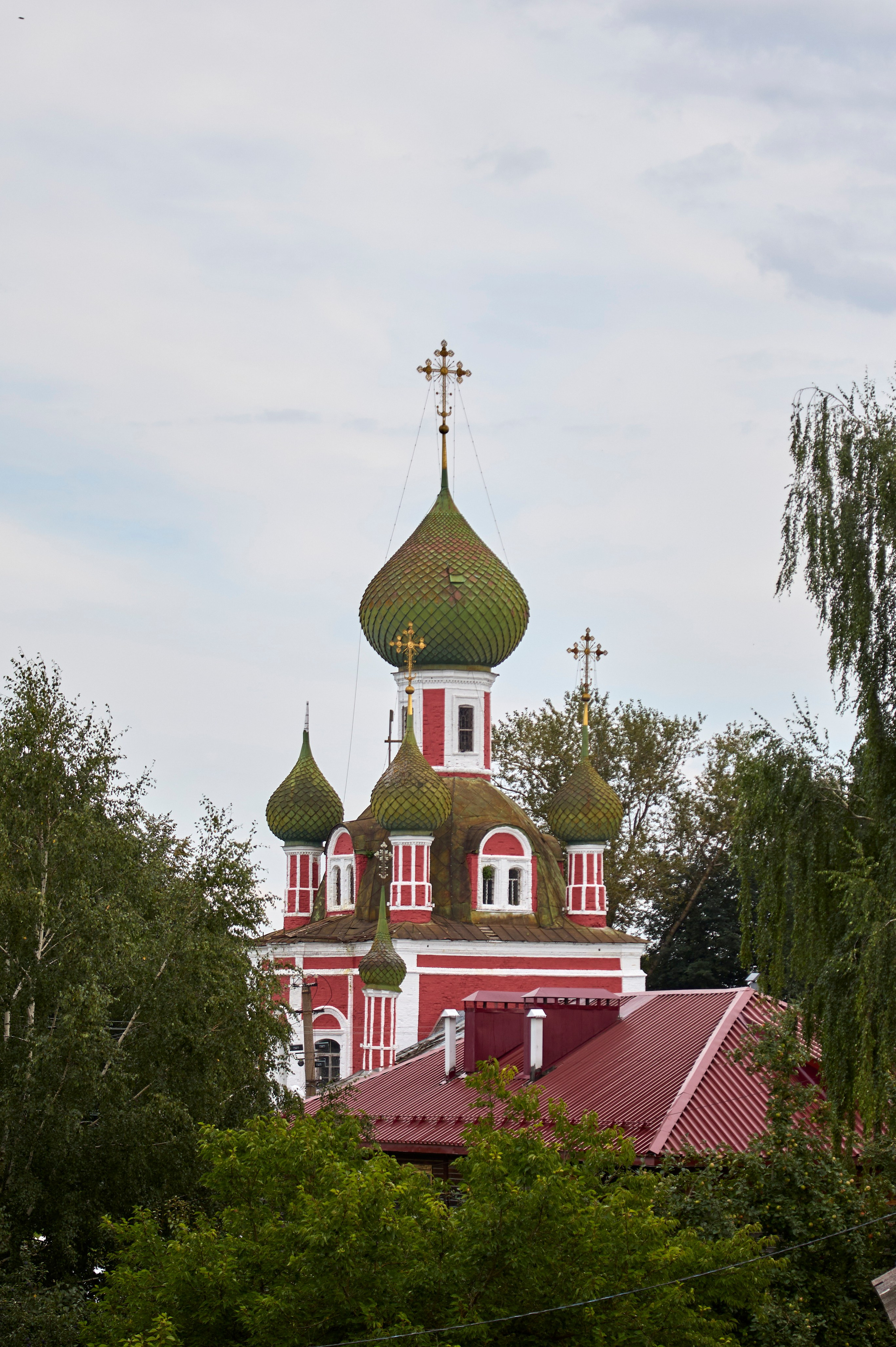 Переславль‑Залесский. Город, который словно тихо объясняет: всё важное&nbsp;— в&nbsp;простых вещах. У&nbsp;озера&nbsp;— лодка, у&nbsp;лавки&nbsp;— чай, у&nbsp;собора&nbsp;— тишина, в&nbsp;которой хочется задержаться. И&nbsp;мы&nbsp;задерживаемся.