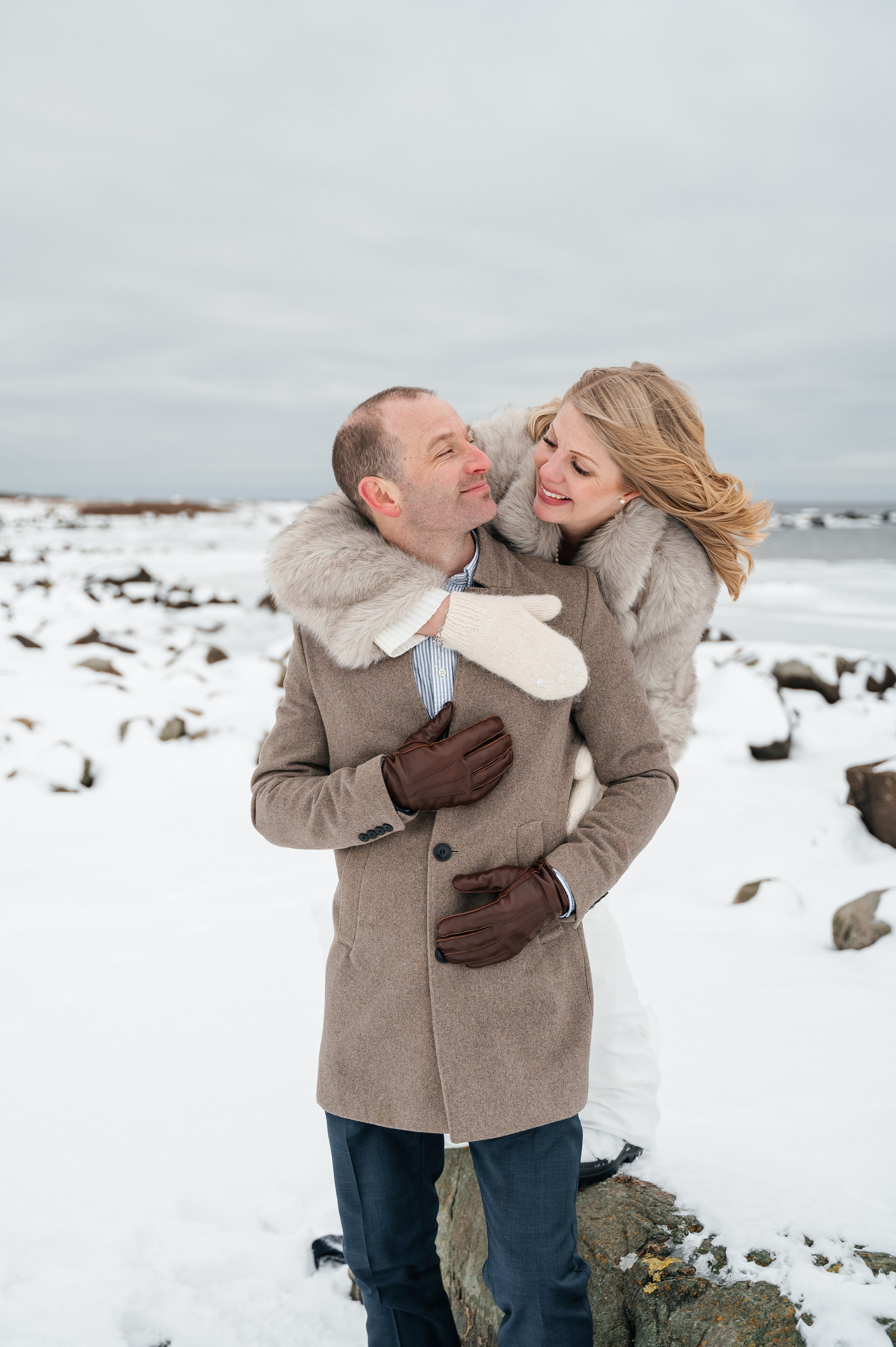 Bröllopsfotograf Varberg — en vinterbröllopsdag vid havet