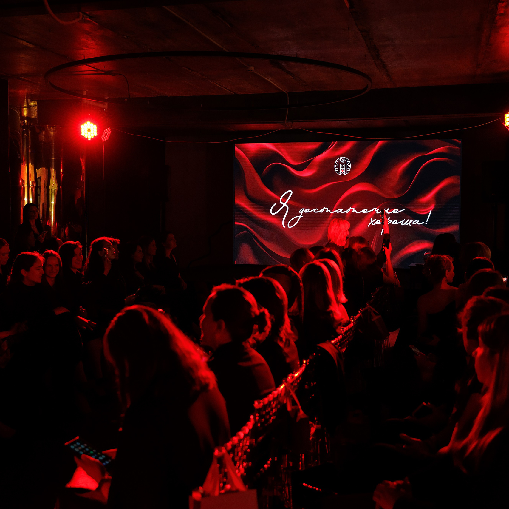 Премия The Medical Stars&Beauty Awards 2024 фотография фото брюнетка и блондинка в черном