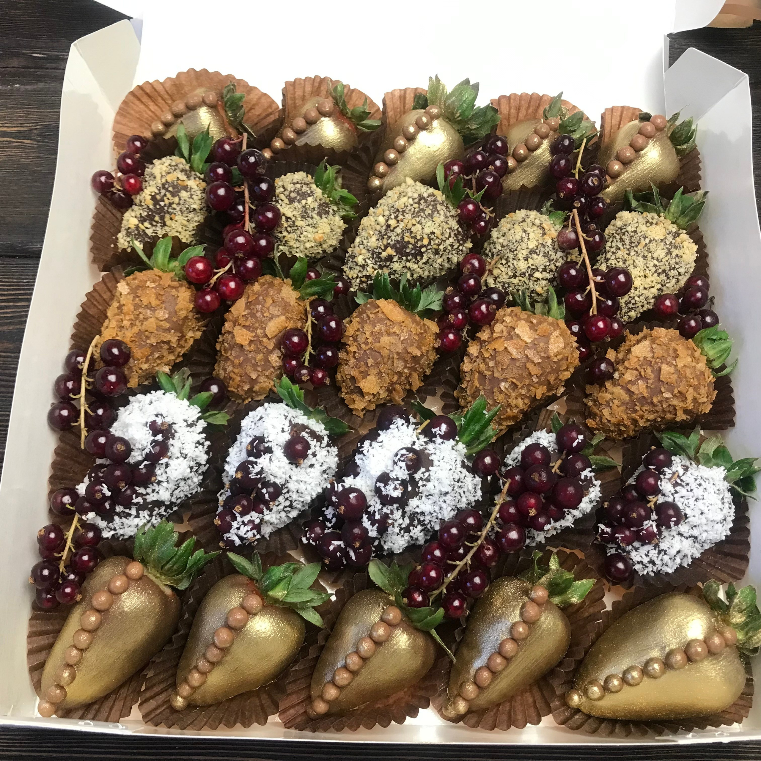 Наборы из клубники в шоколаде Сургут. Клубника в шоколаде в Сургуте