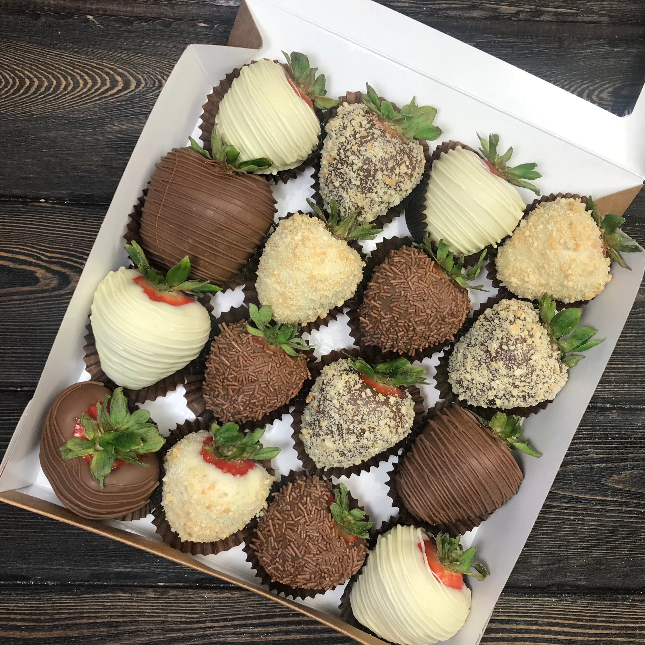 Наборы из клубники в шоколаде Сургут. Клубника в шоколаде в Сургуте