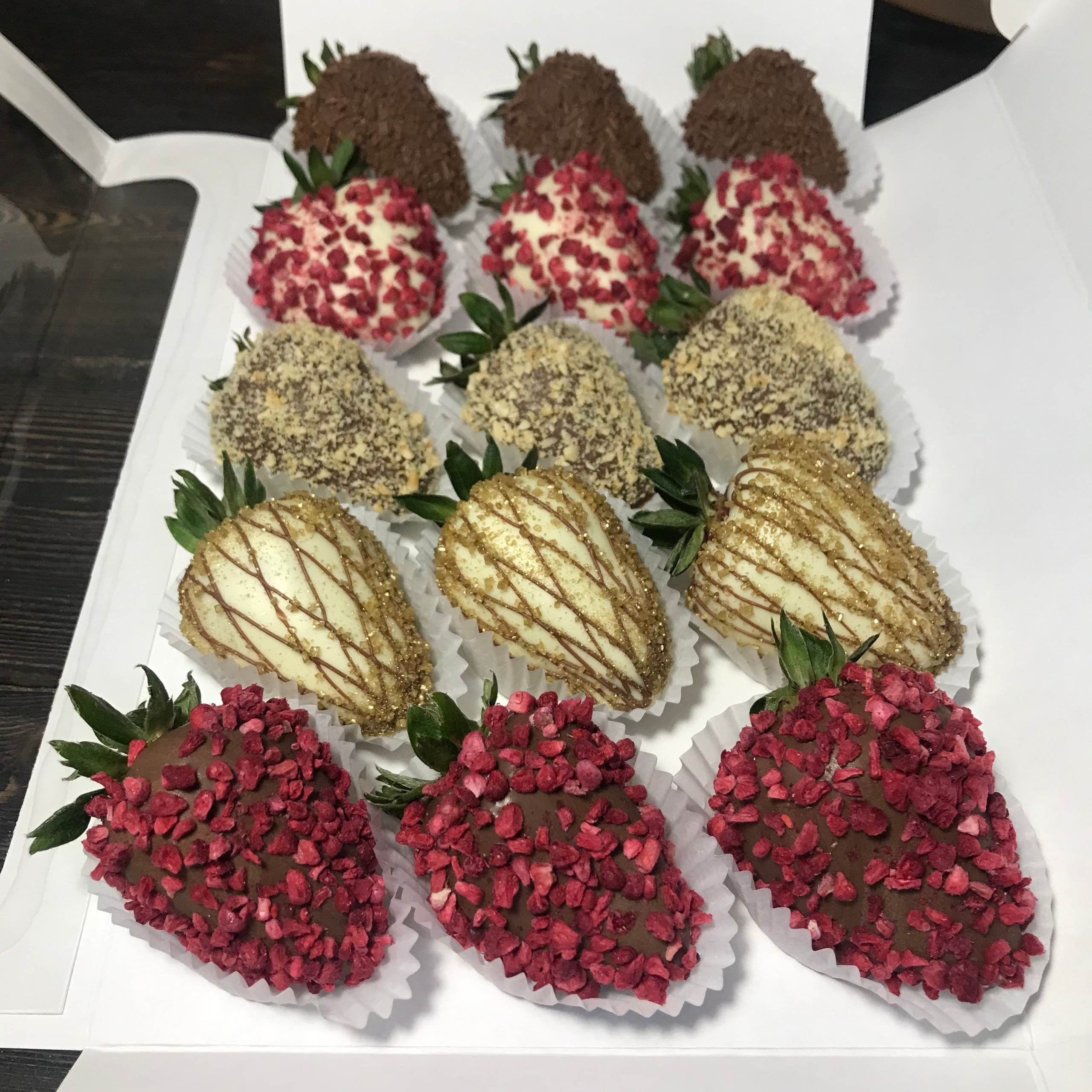 Наборы из клубники в шоколаде Сургут. Клубника в шоколаде в Сургуте