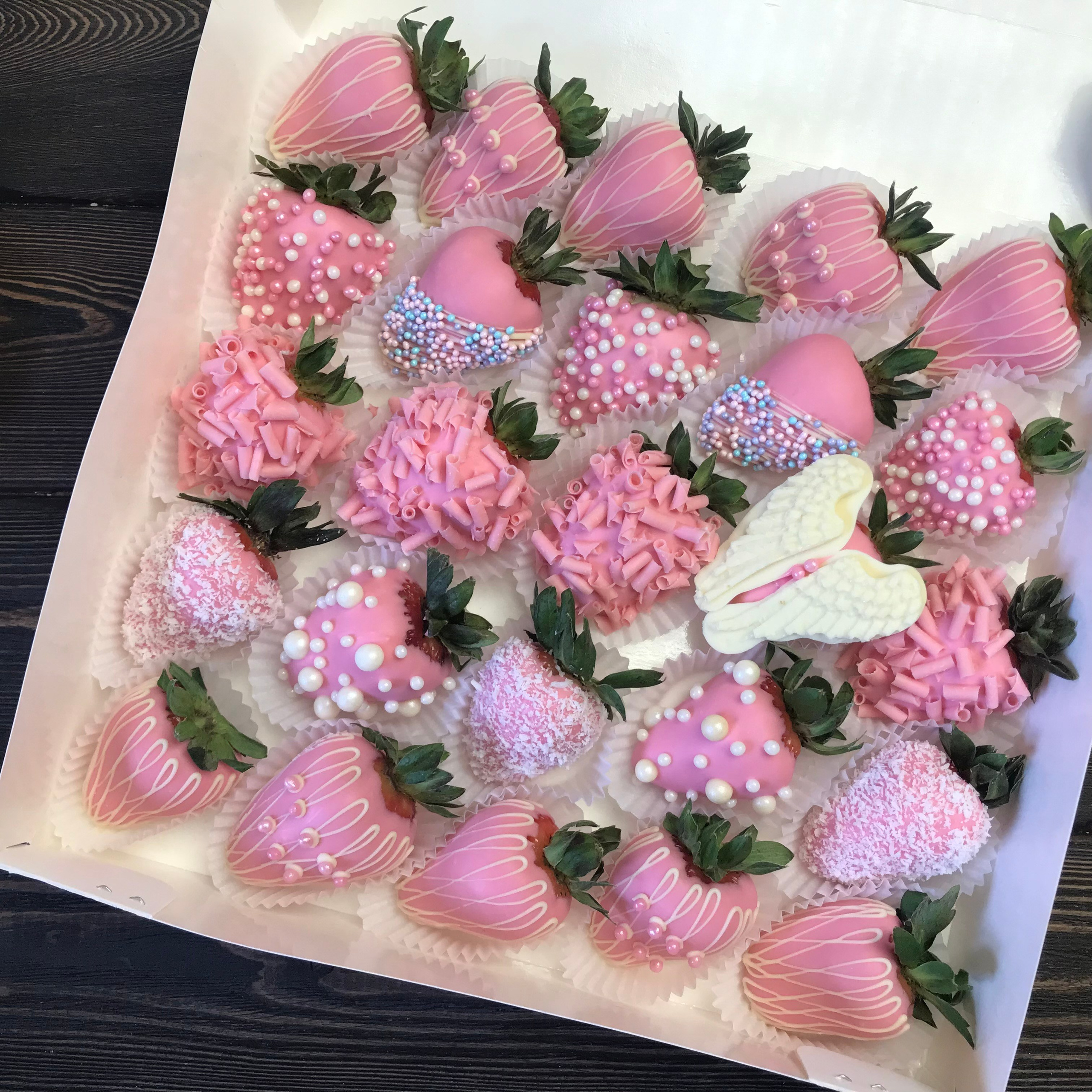 Наборы из клубники в шоколаде Сургут. Клубника в шоколаде в Сургуте