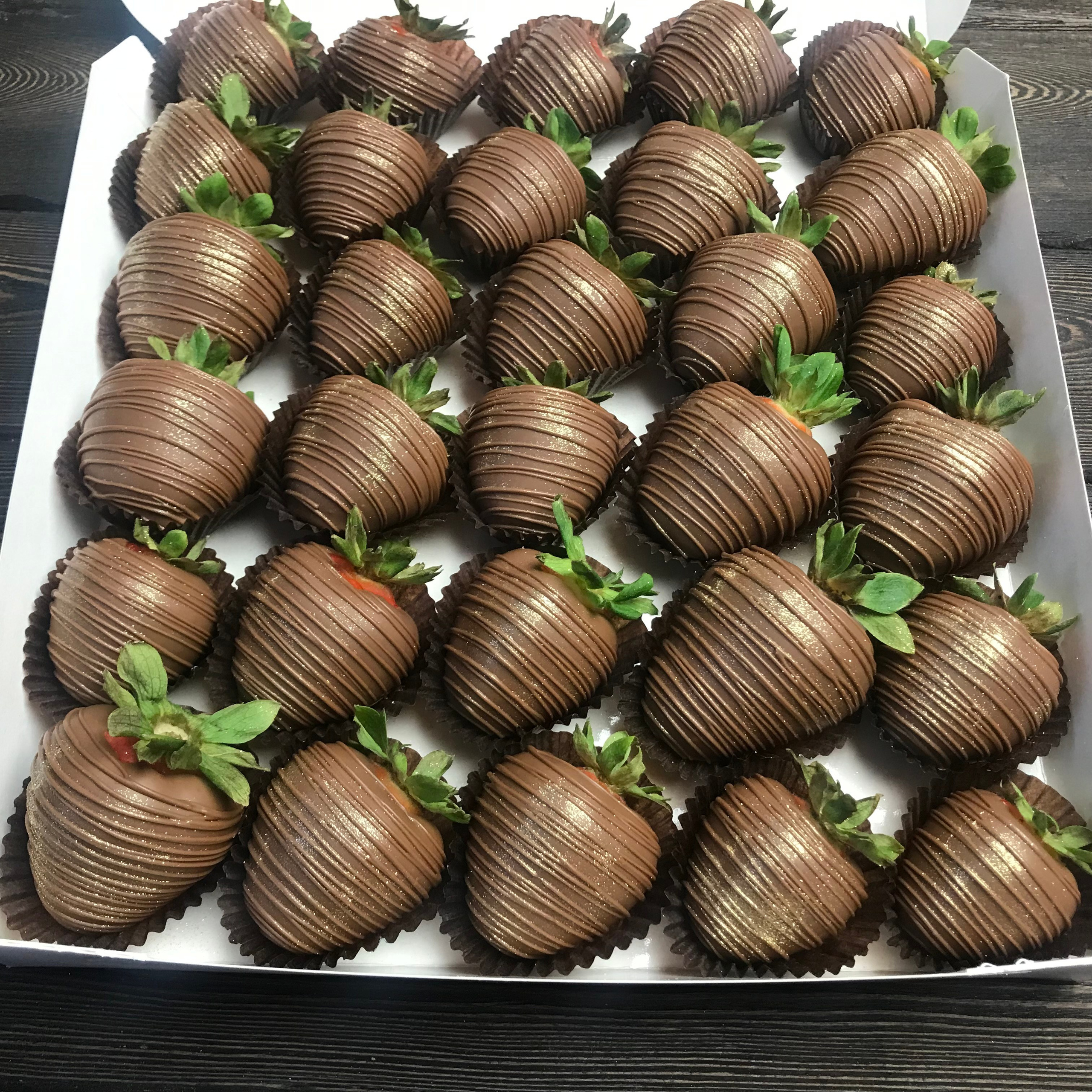 Наборы из клубники в шоколаде Сургут. Клубника в шоколаде в Сургуте