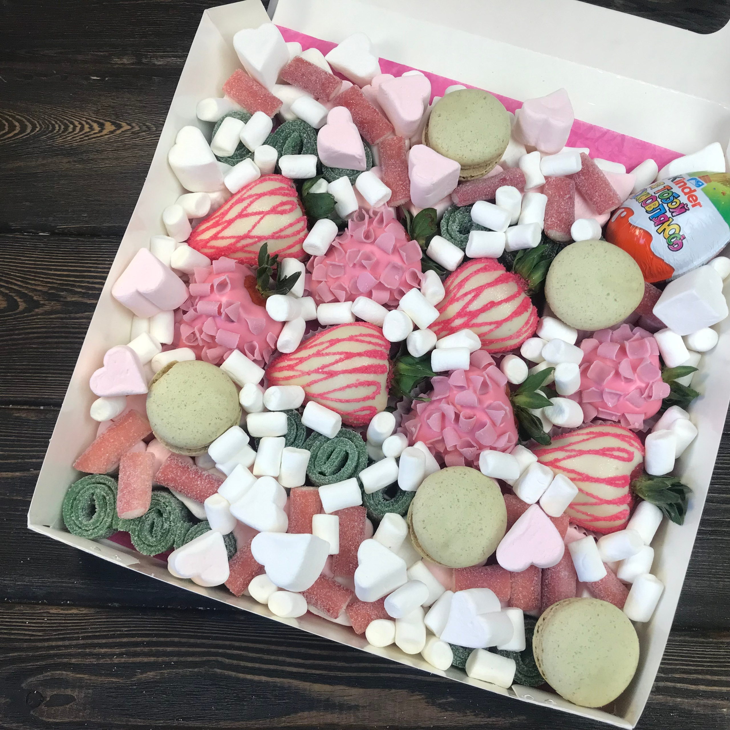 Наборы из клубники в шоколаде Сургут. Клубника в шоколаде в Сургуте